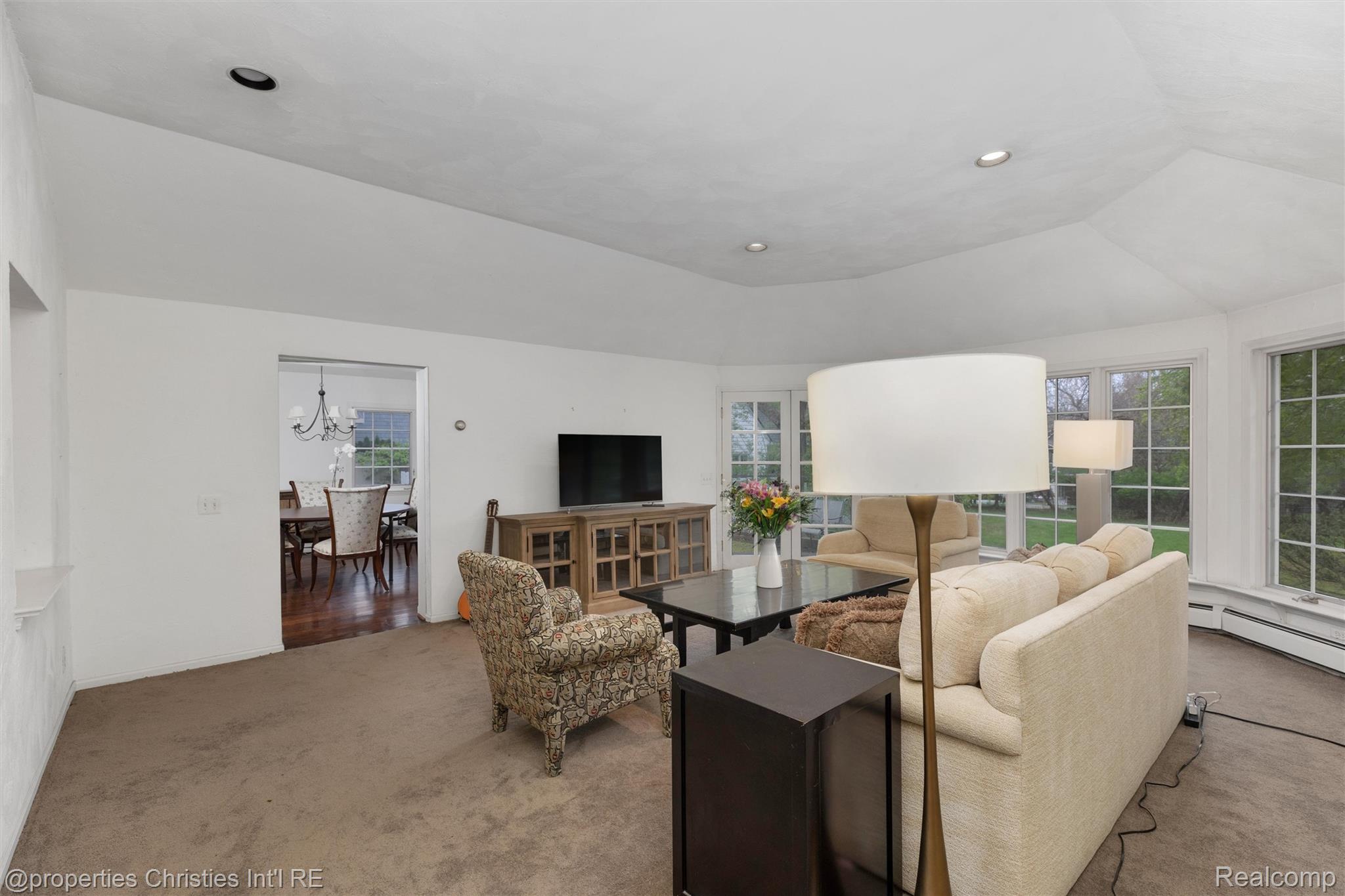 852 Puritan Avenue