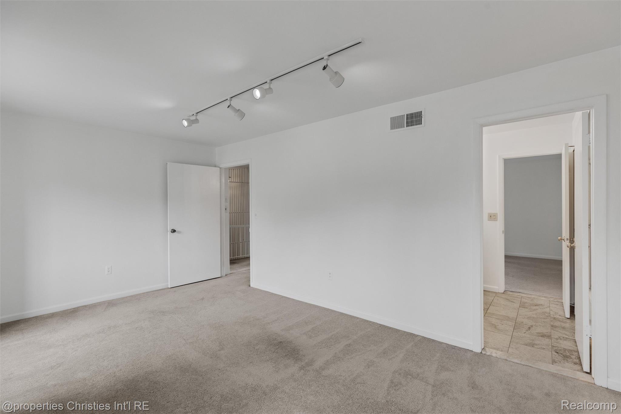 1833 Torquay Avenue Unit: 233