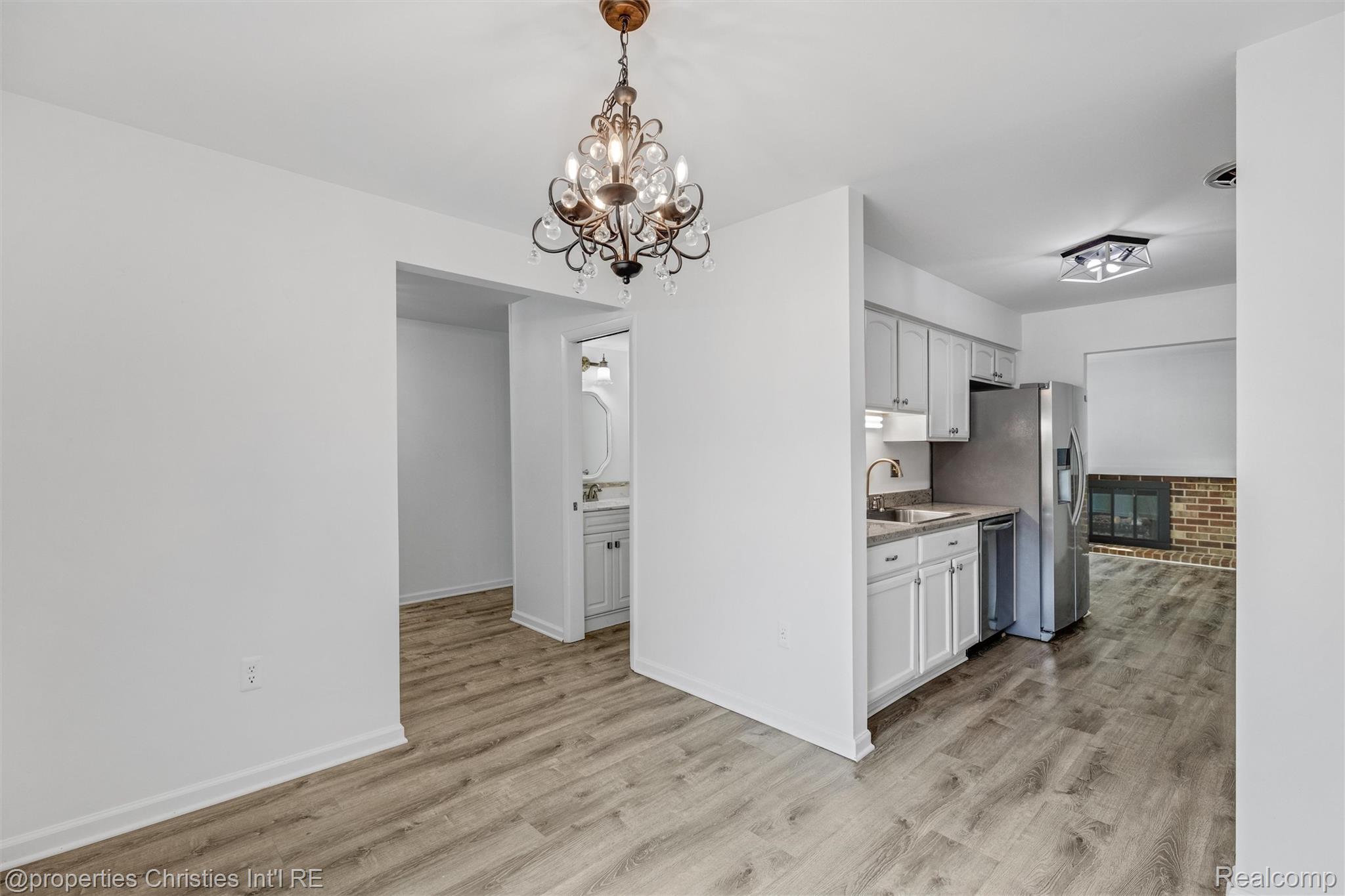 1833 Torquay Avenue Unit: 233