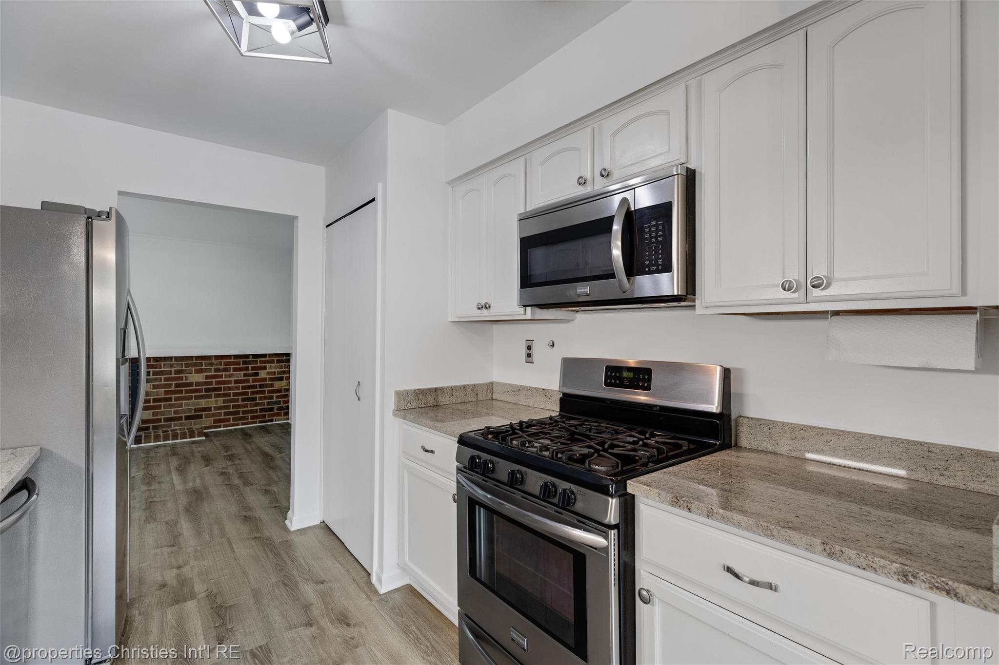 1833 Torquay Avenue Unit: 233