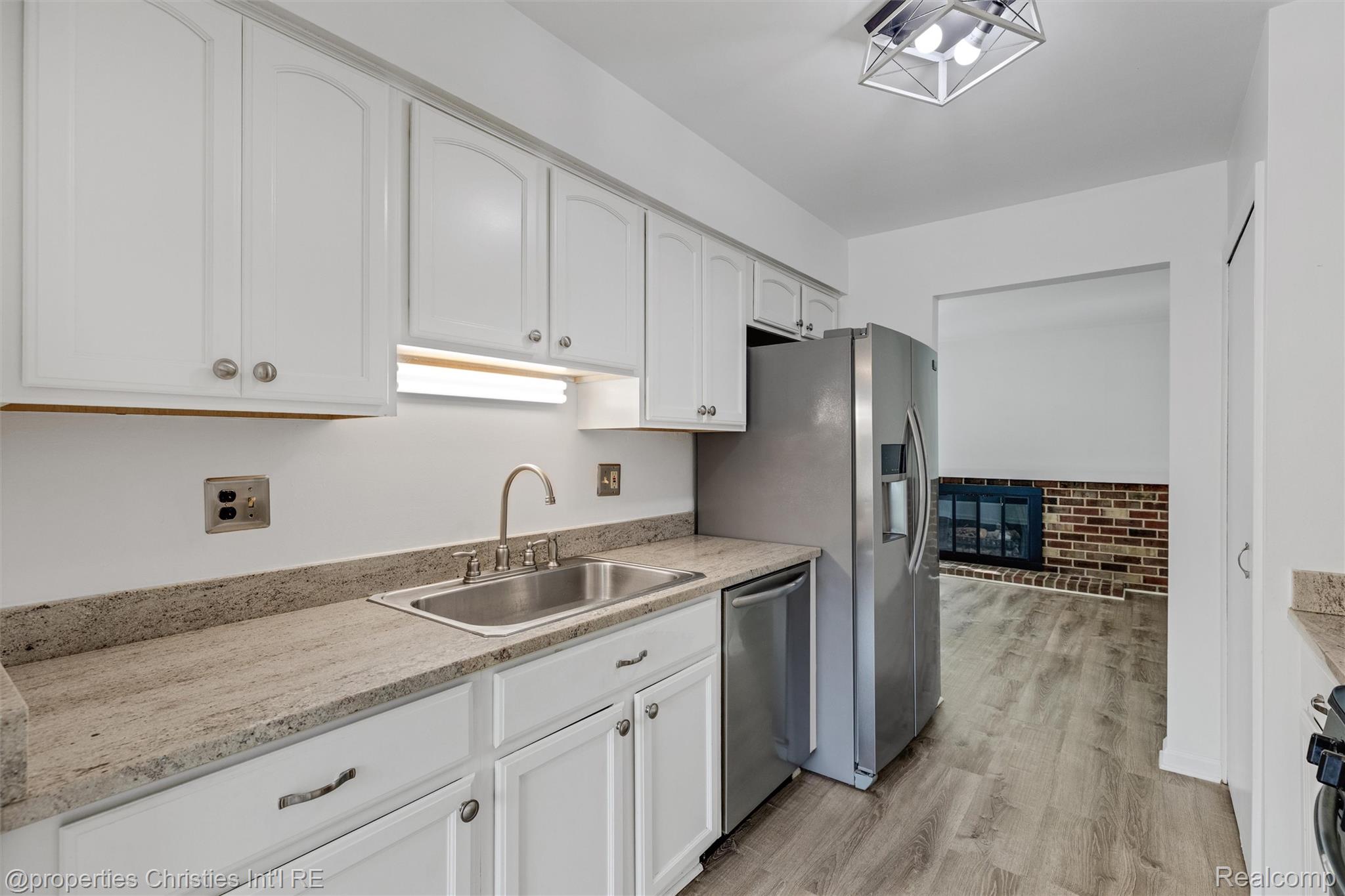 1833 Torquay Avenue Unit: 233