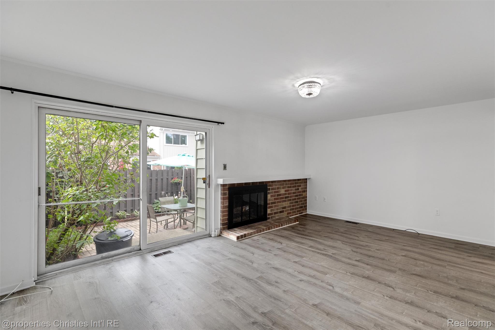 1833 Torquay Avenue Unit: 233