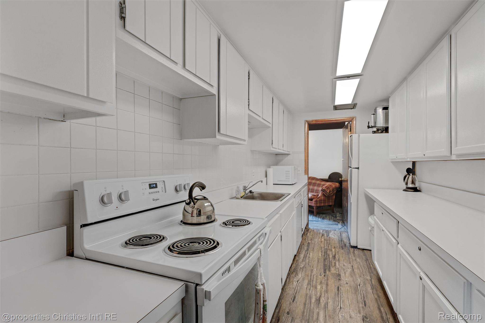 1833 Torquay Avenue Unit: 233