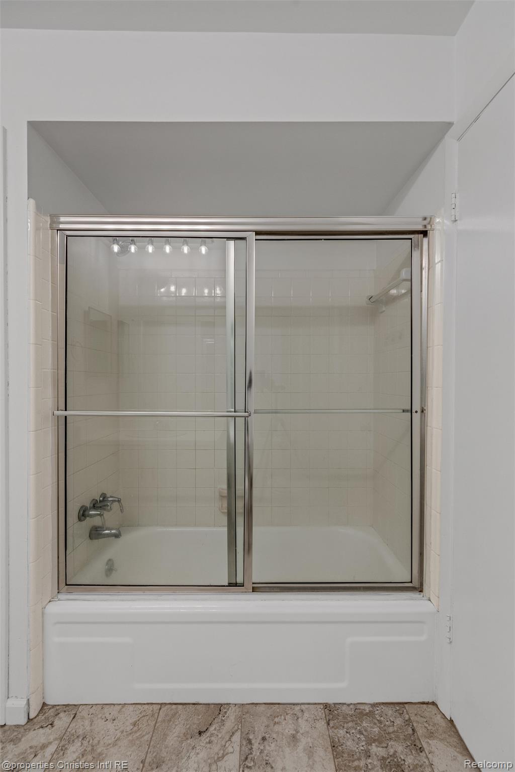 1833 Torquay Avenue Unit: 233