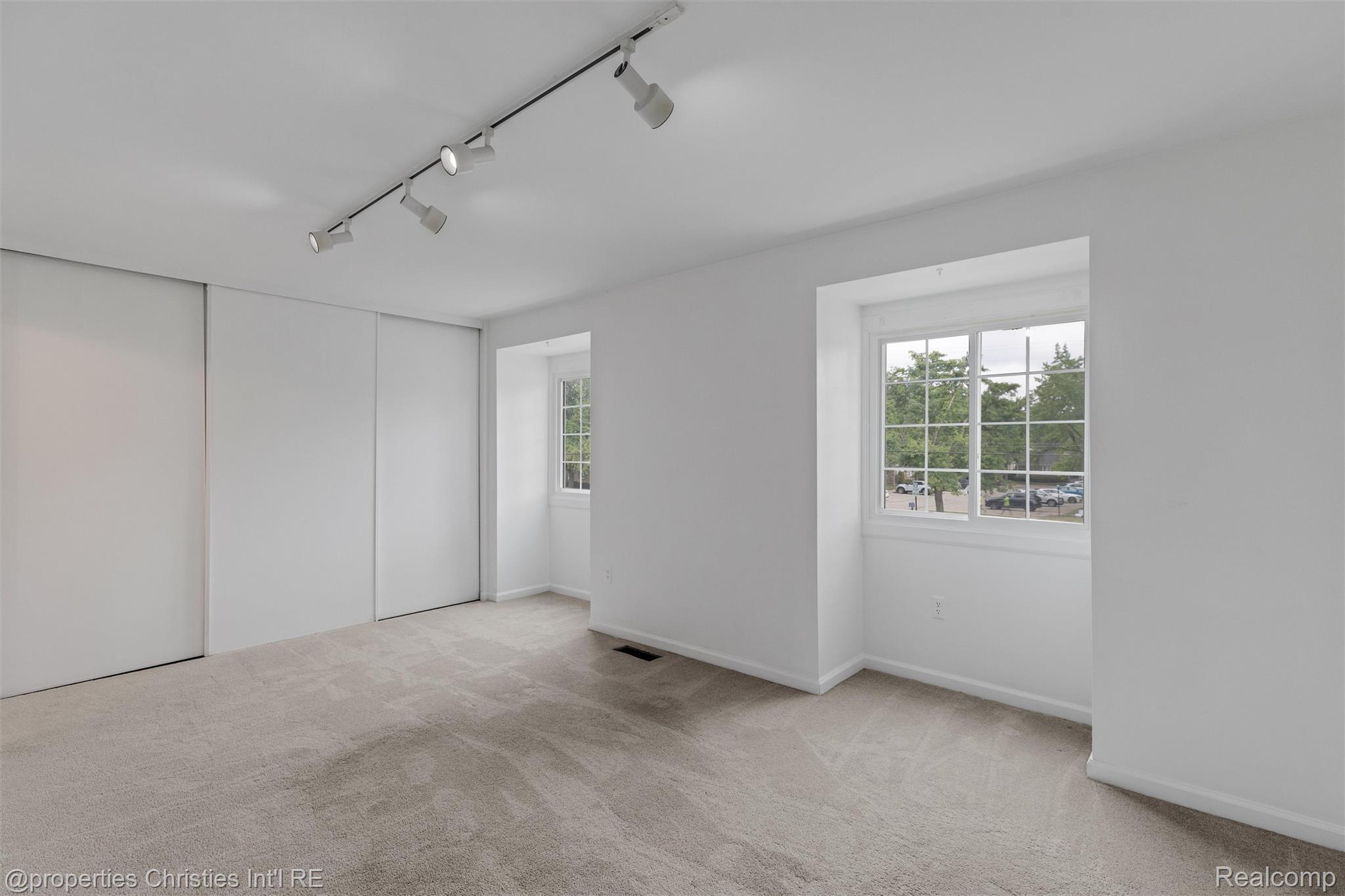 1833 Torquay Avenue Unit: 233