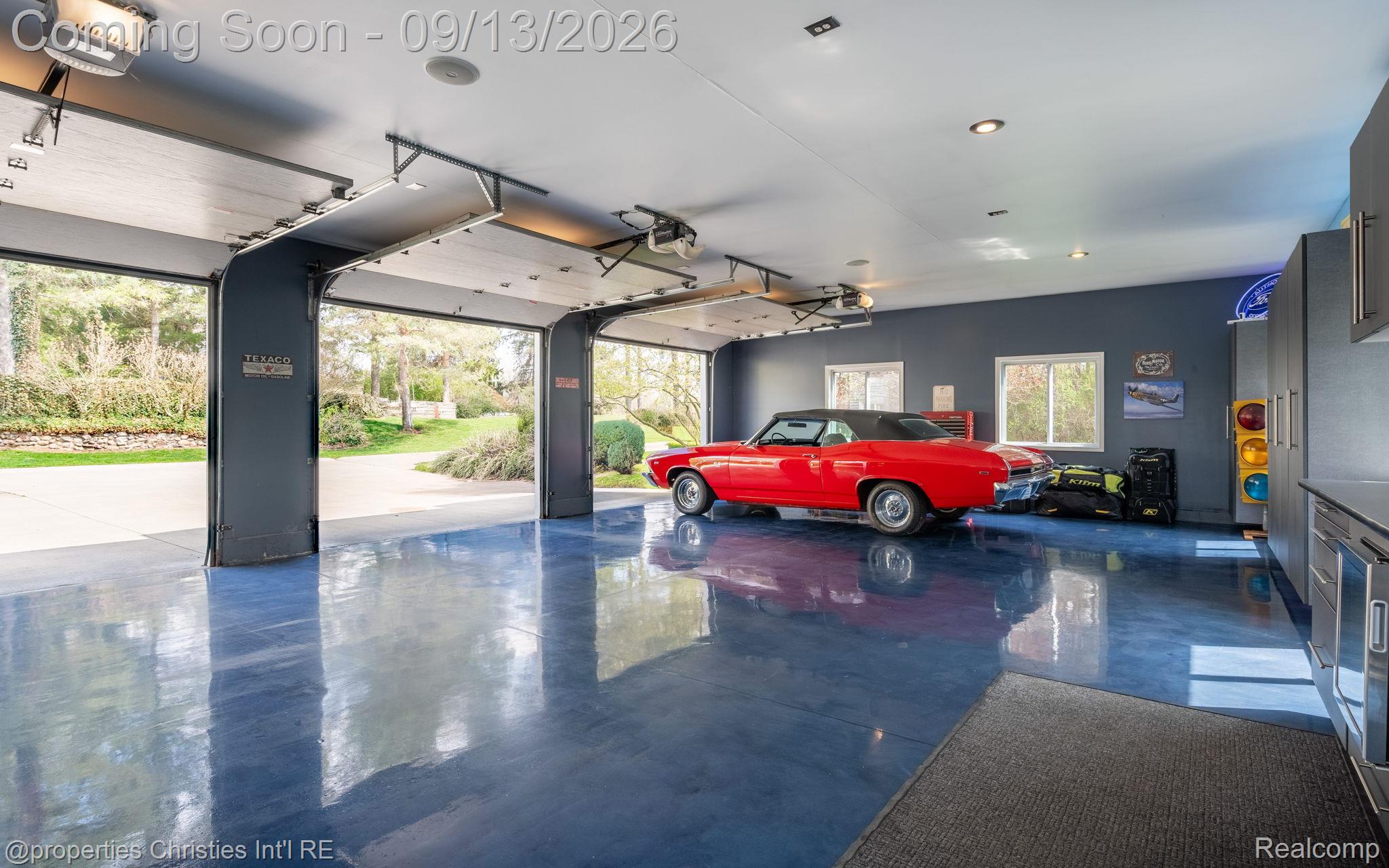 900 Indianwood Road