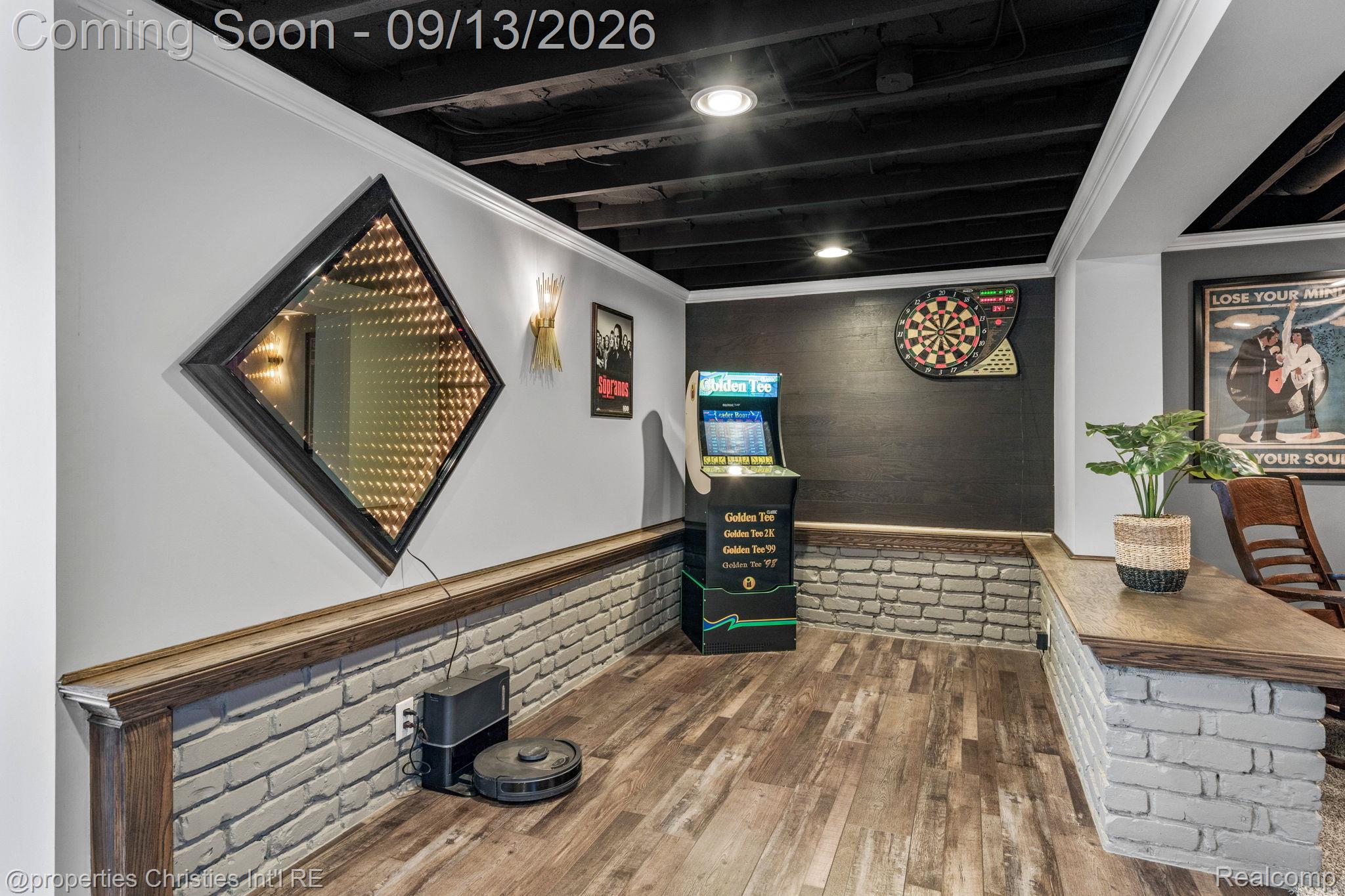 900 Indianwood Road