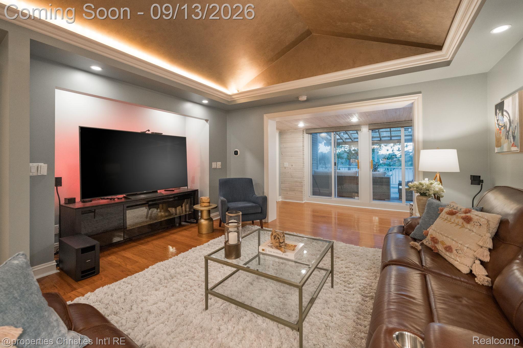 900 Indianwood Road