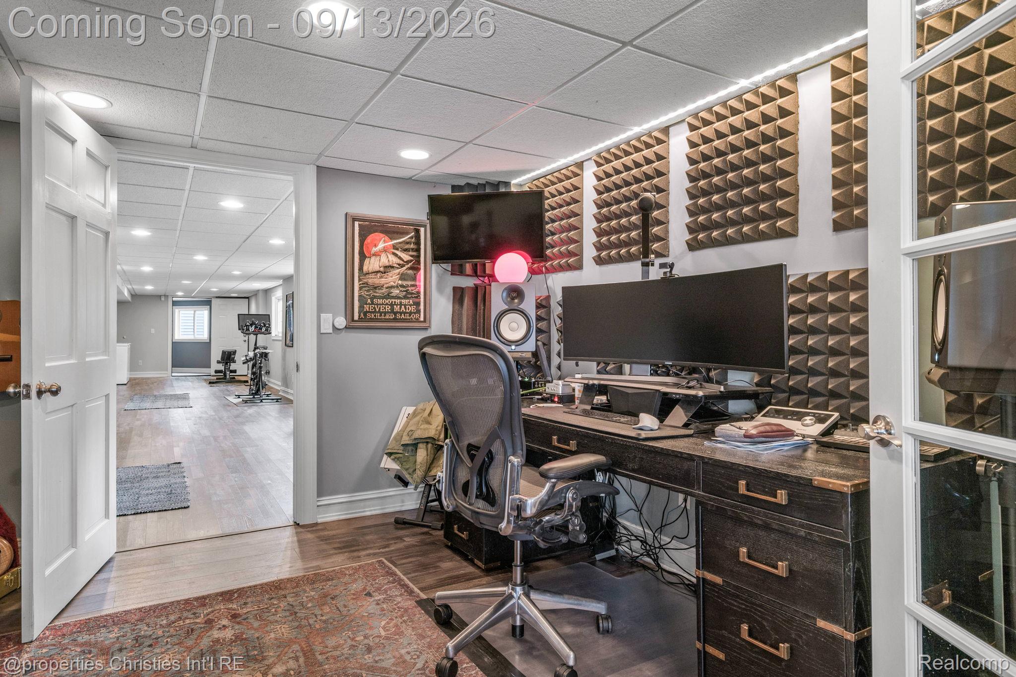 900 Indianwood Road