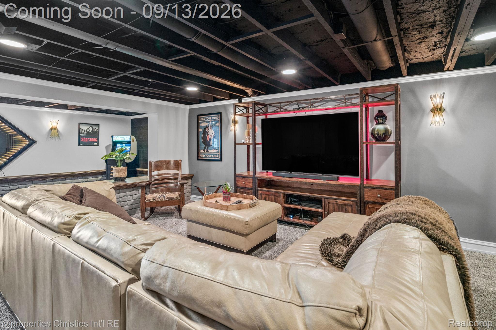 900 Indianwood Road