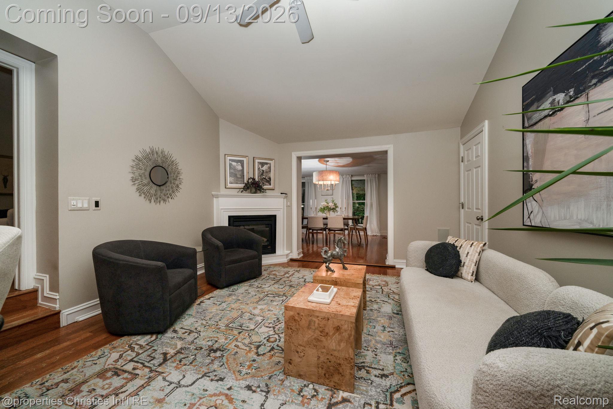 900 Indianwood Road