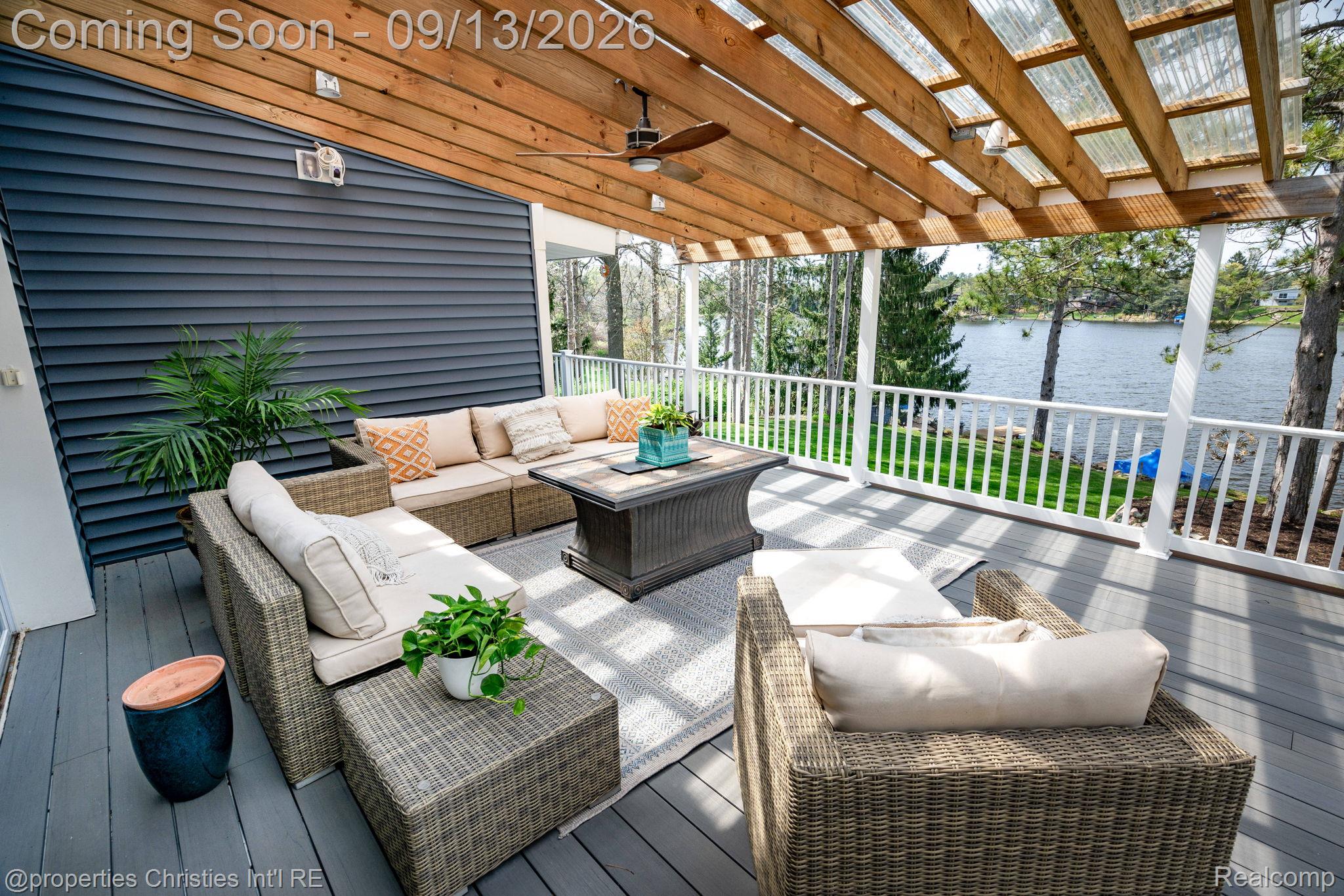 900 Indianwood Road