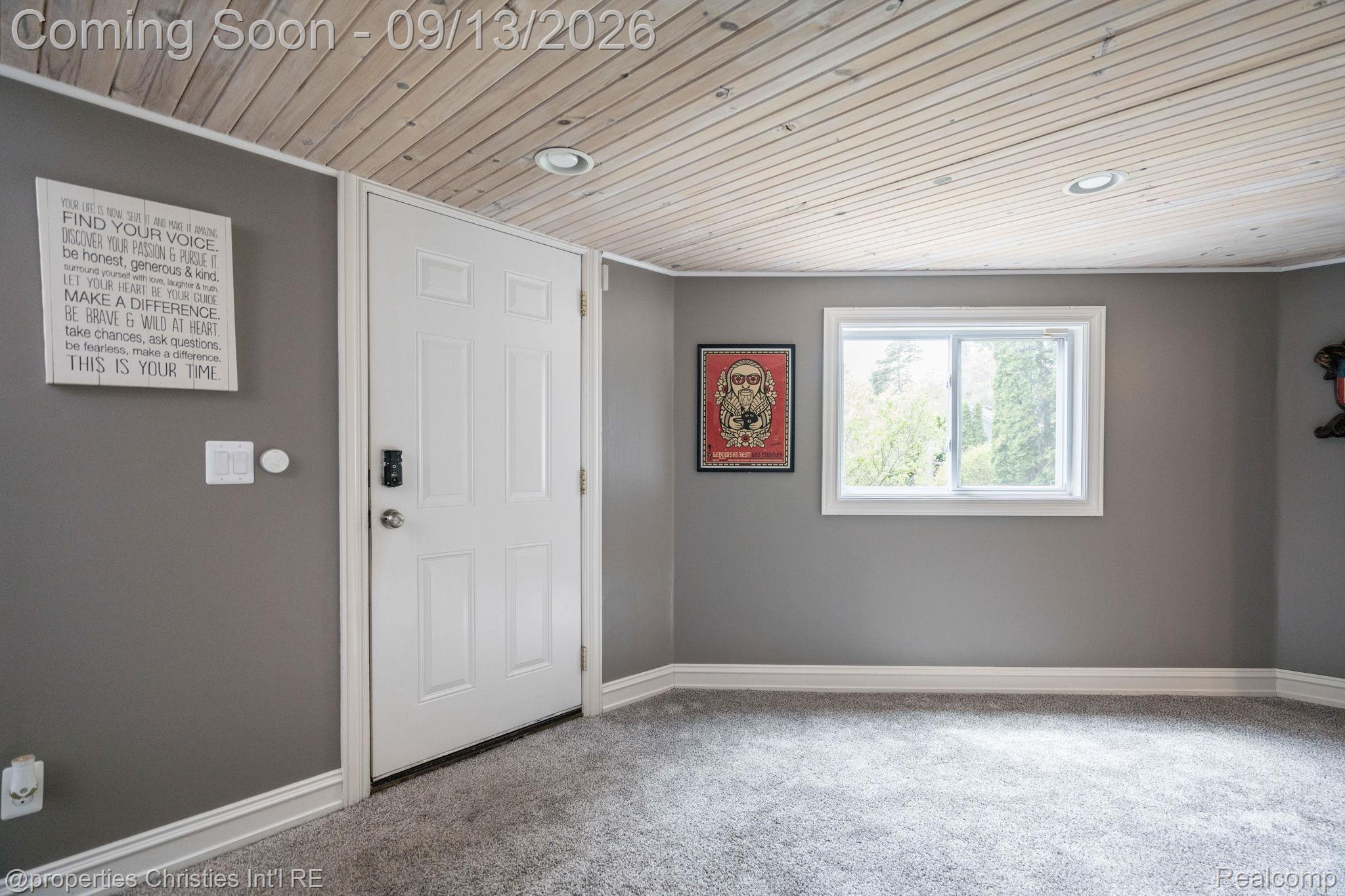 900 Indianwood Road