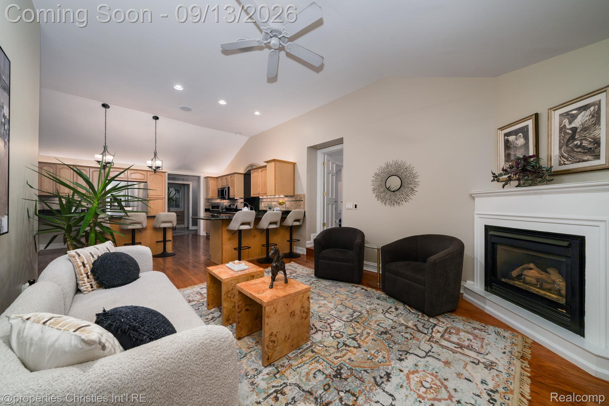 900 Indianwood Road