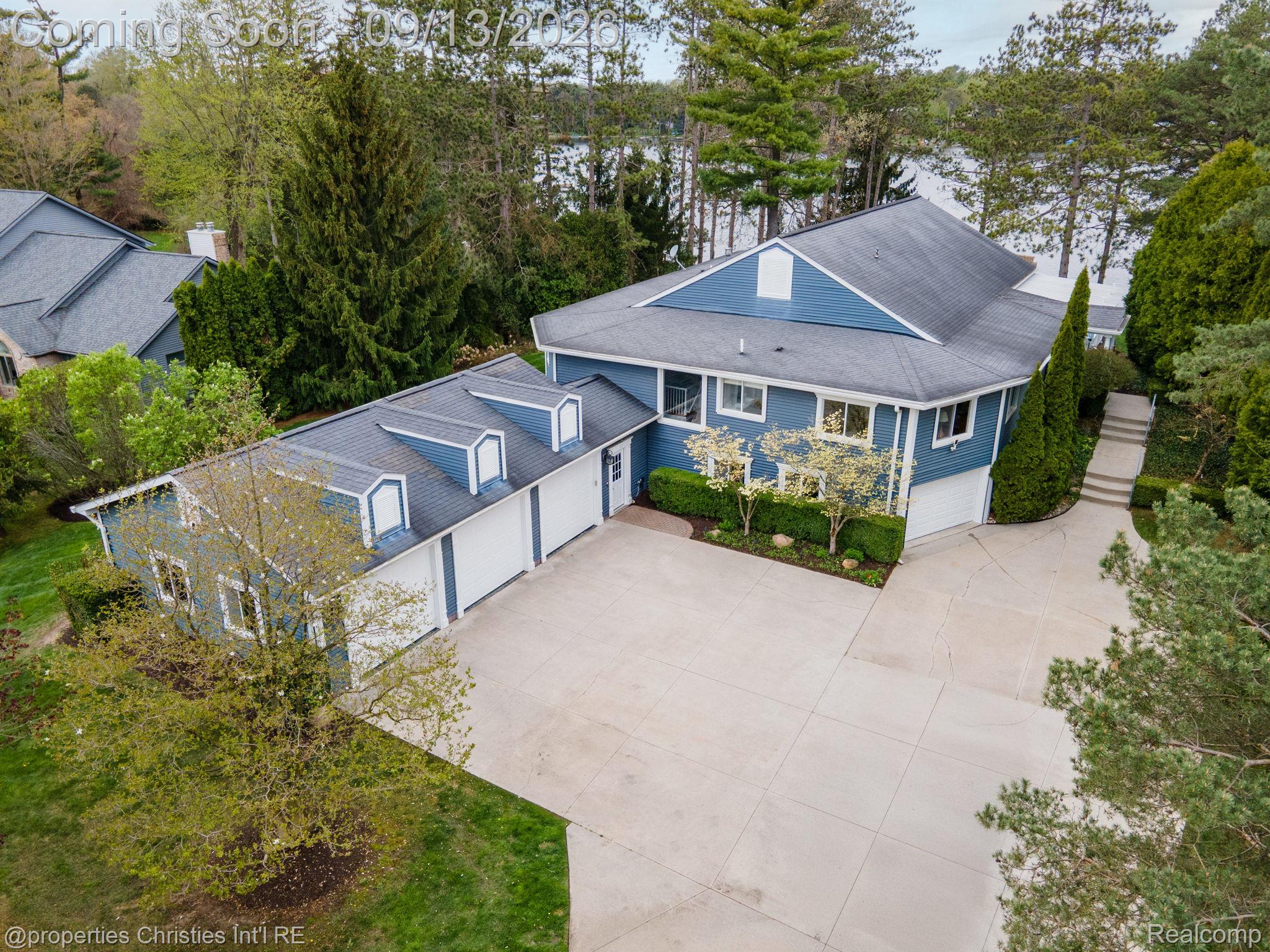 900 Indianwood Road