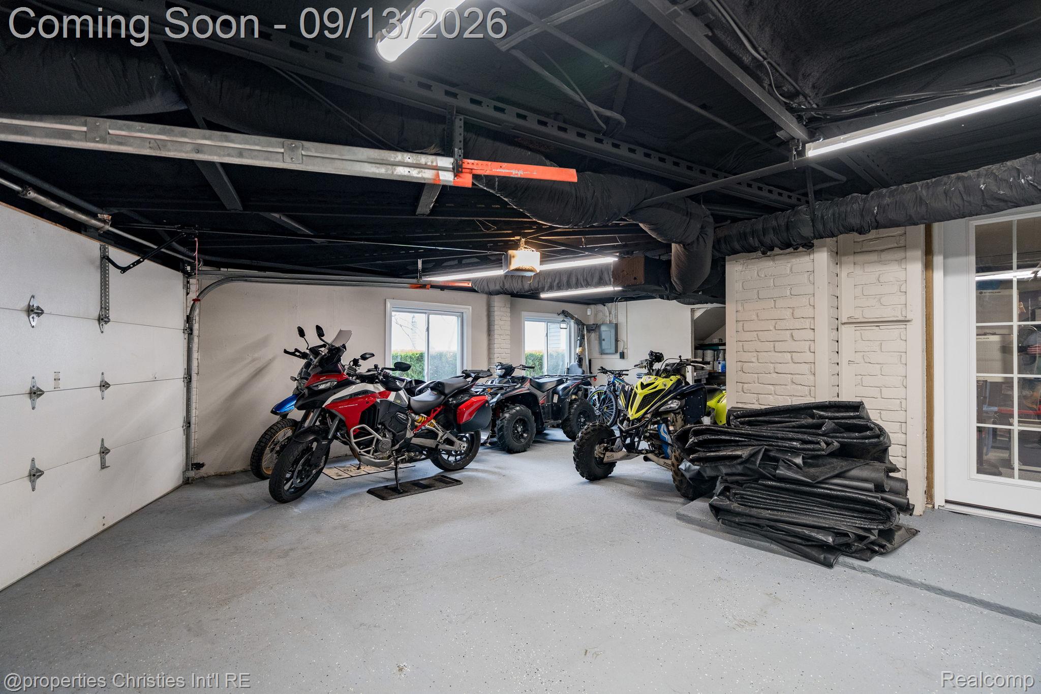 900 Indianwood Road