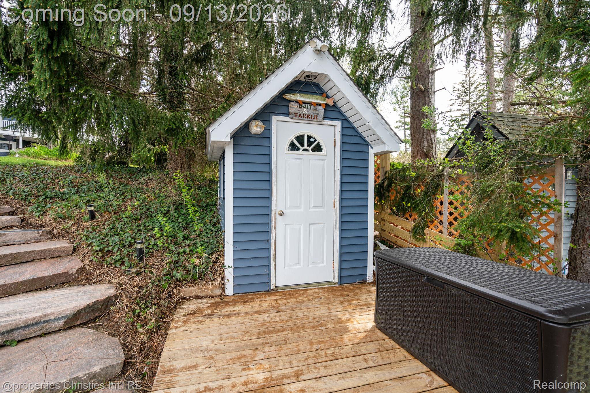 900 Indianwood Road