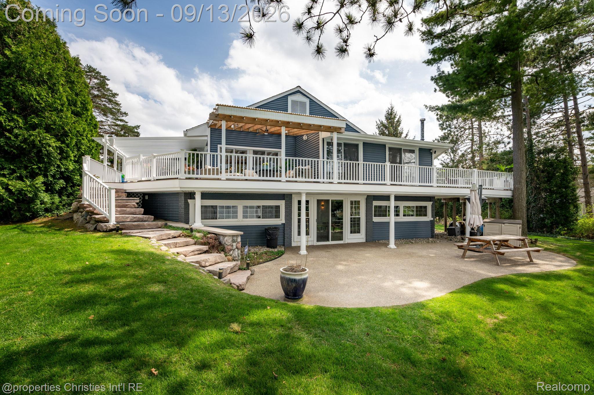 900 Indianwood Road