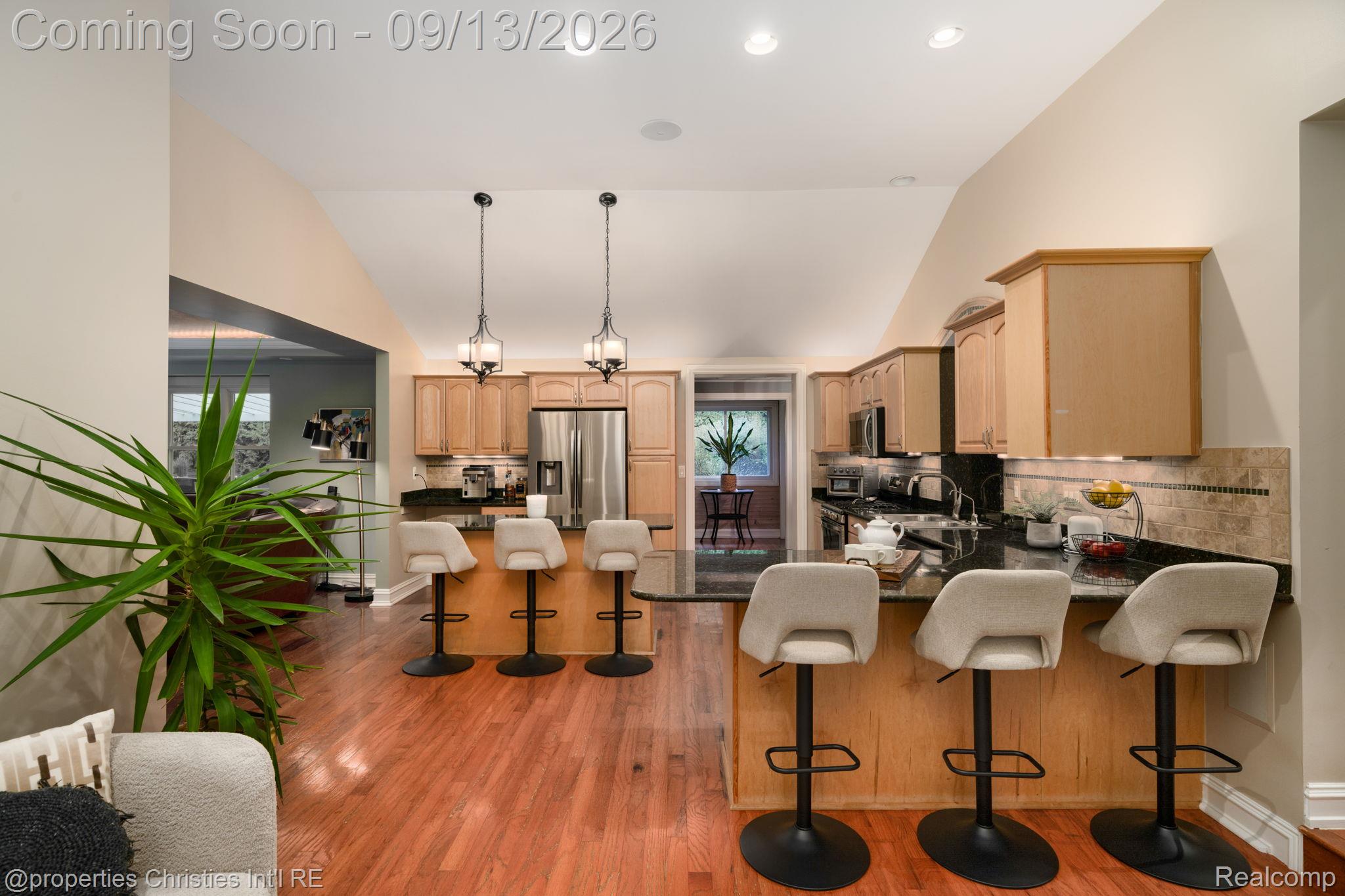 900 Indianwood Road