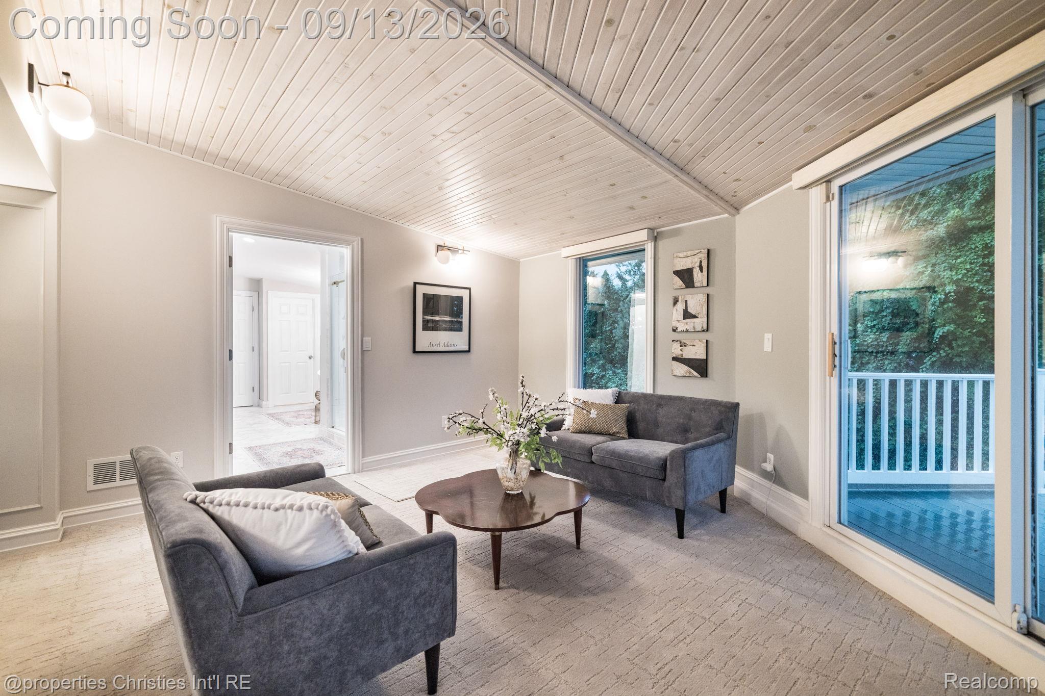 900 Indianwood Road