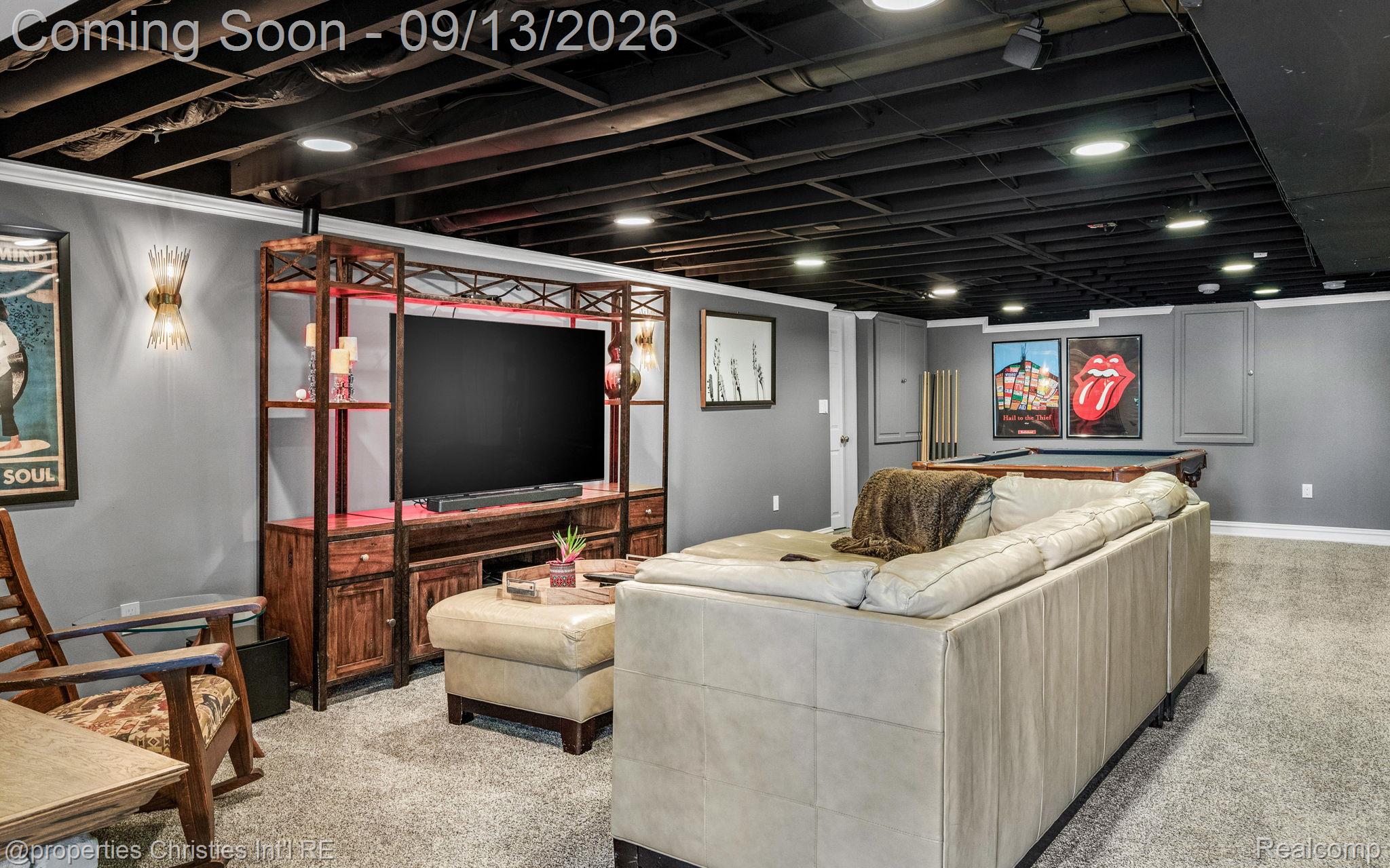 900 Indianwood Road