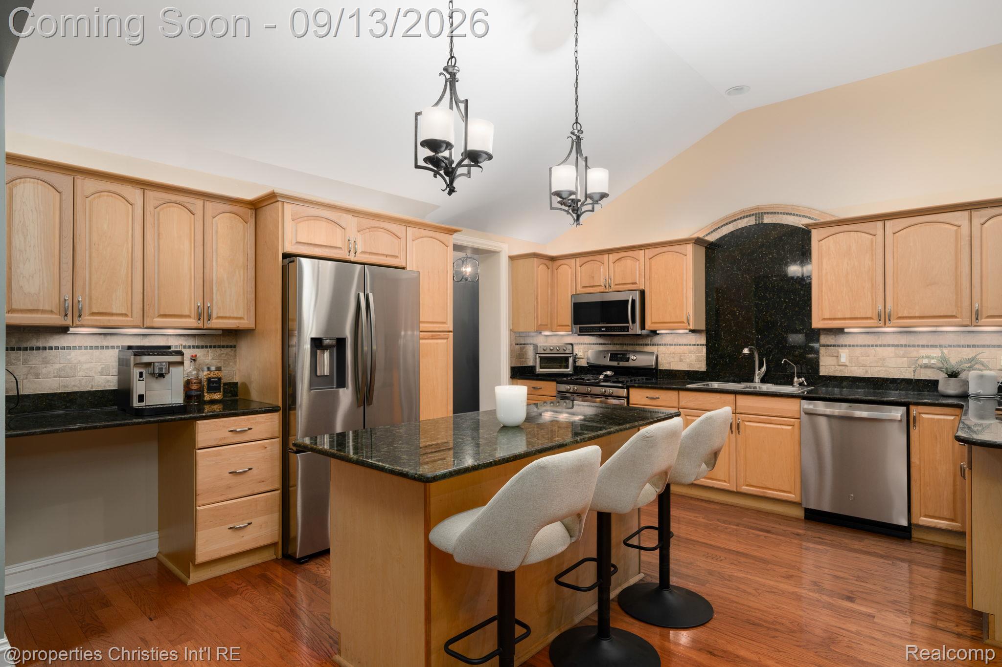 900 Indianwood Road
