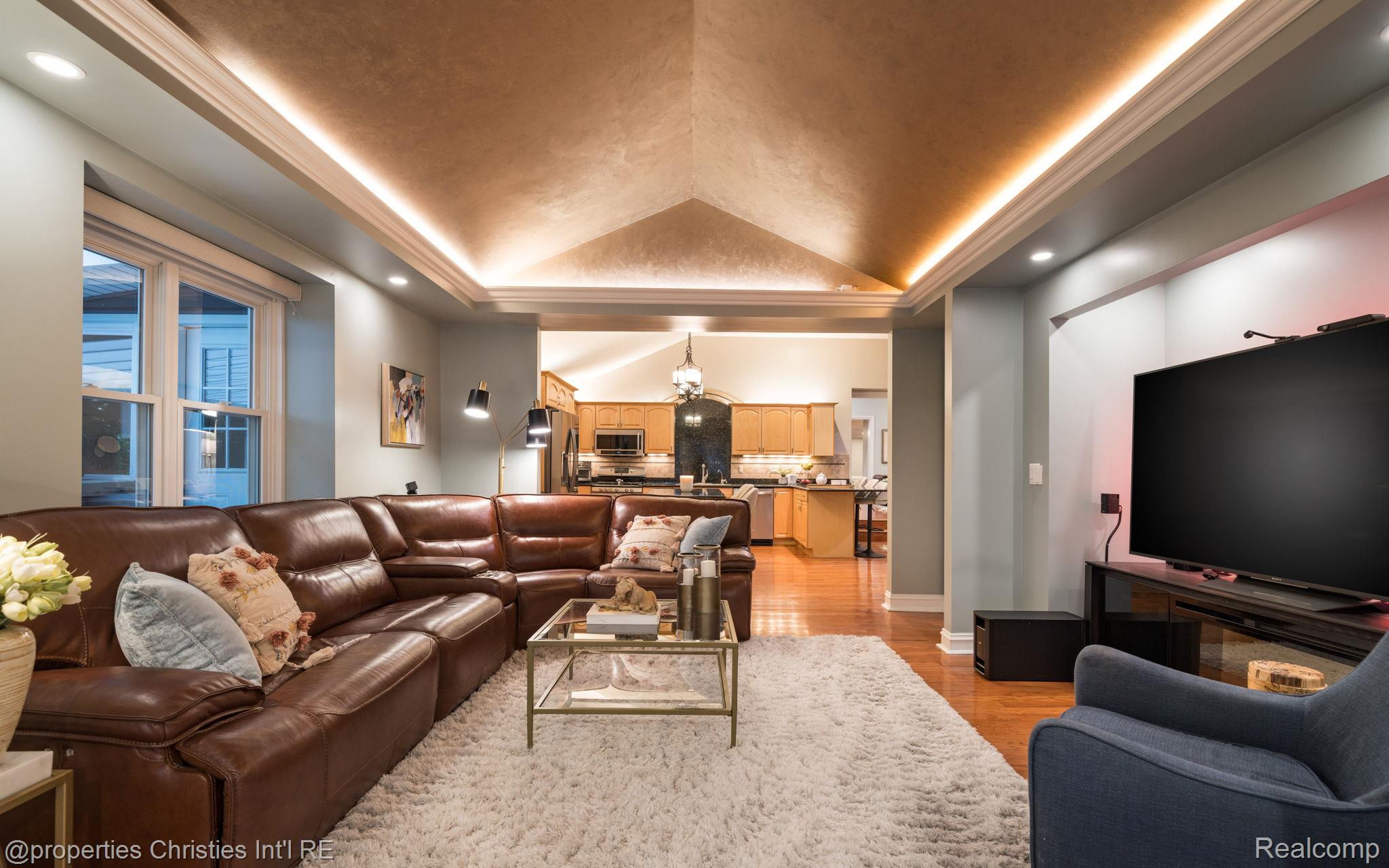 900 Indianwood Road