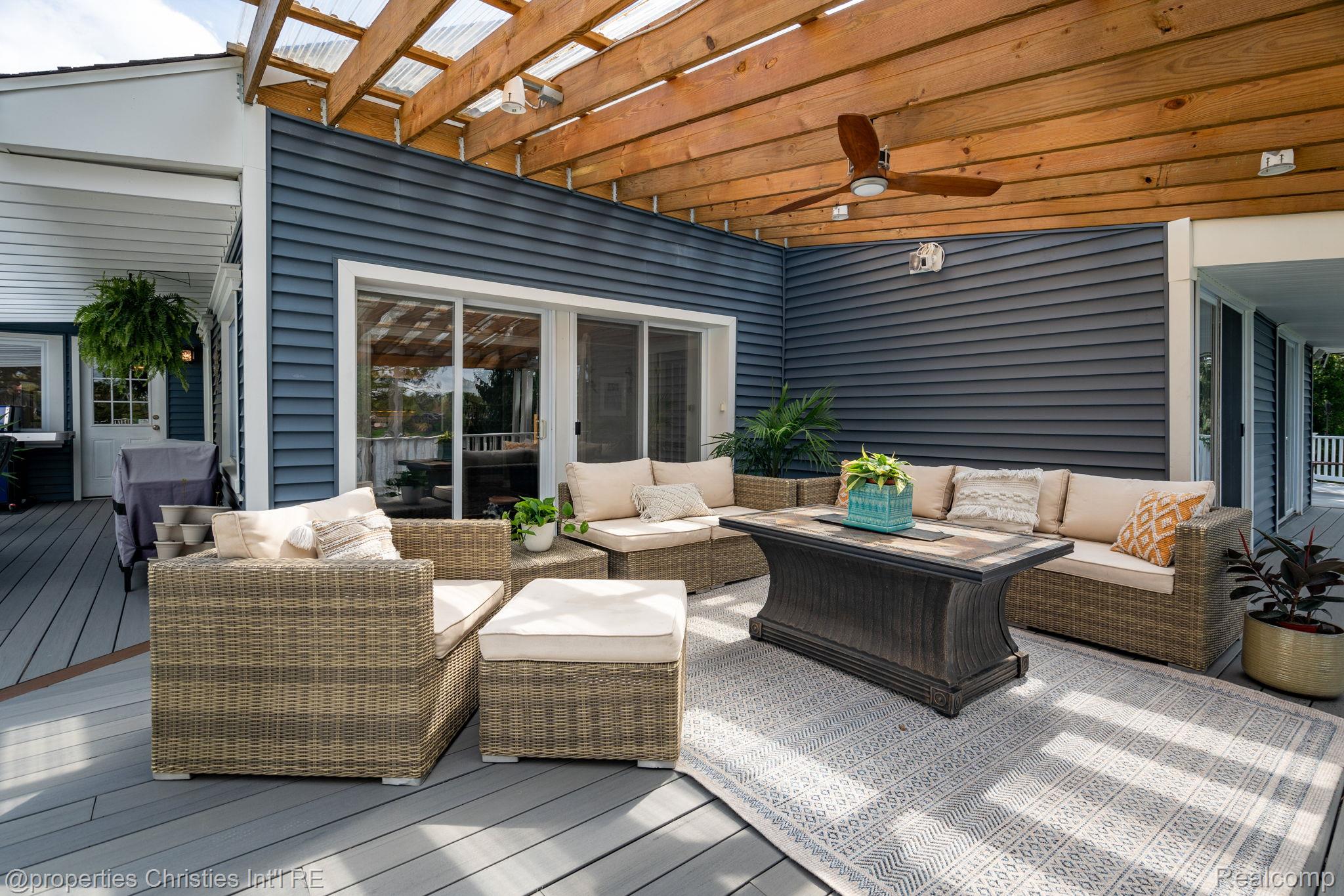 900 Indianwood Road