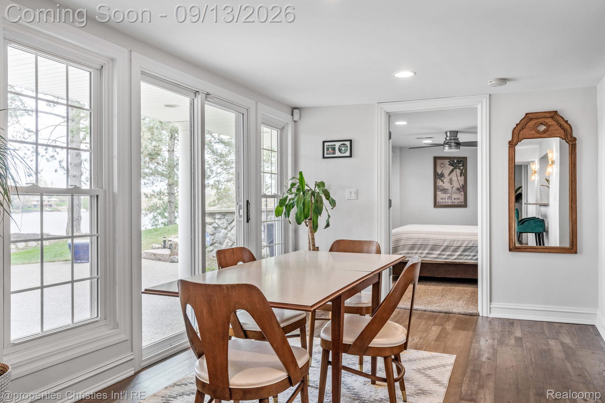 900 Indianwood Road