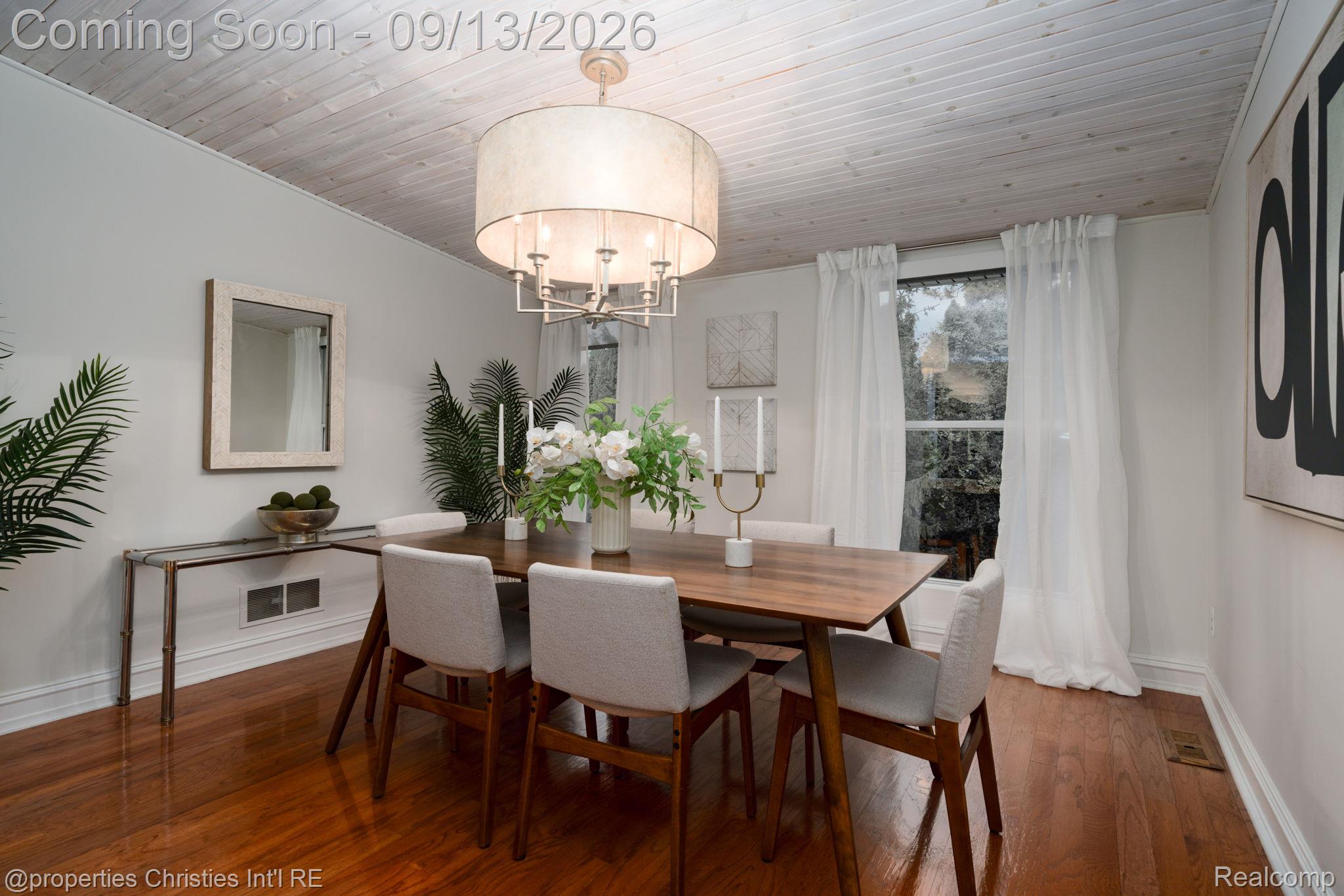 900 Indianwood Road