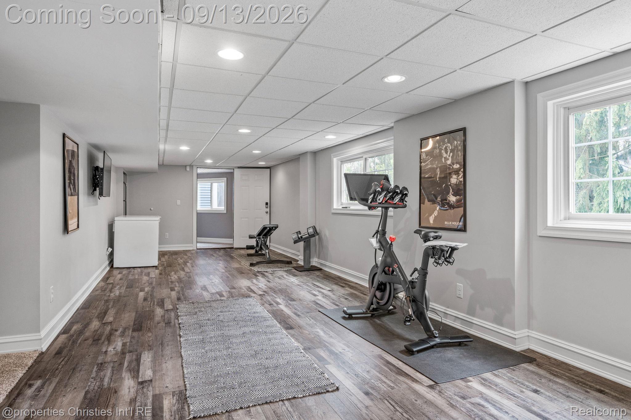 900 Indianwood Road