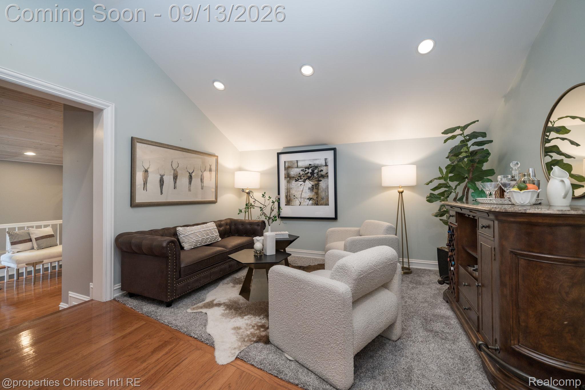 900 Indianwood Road