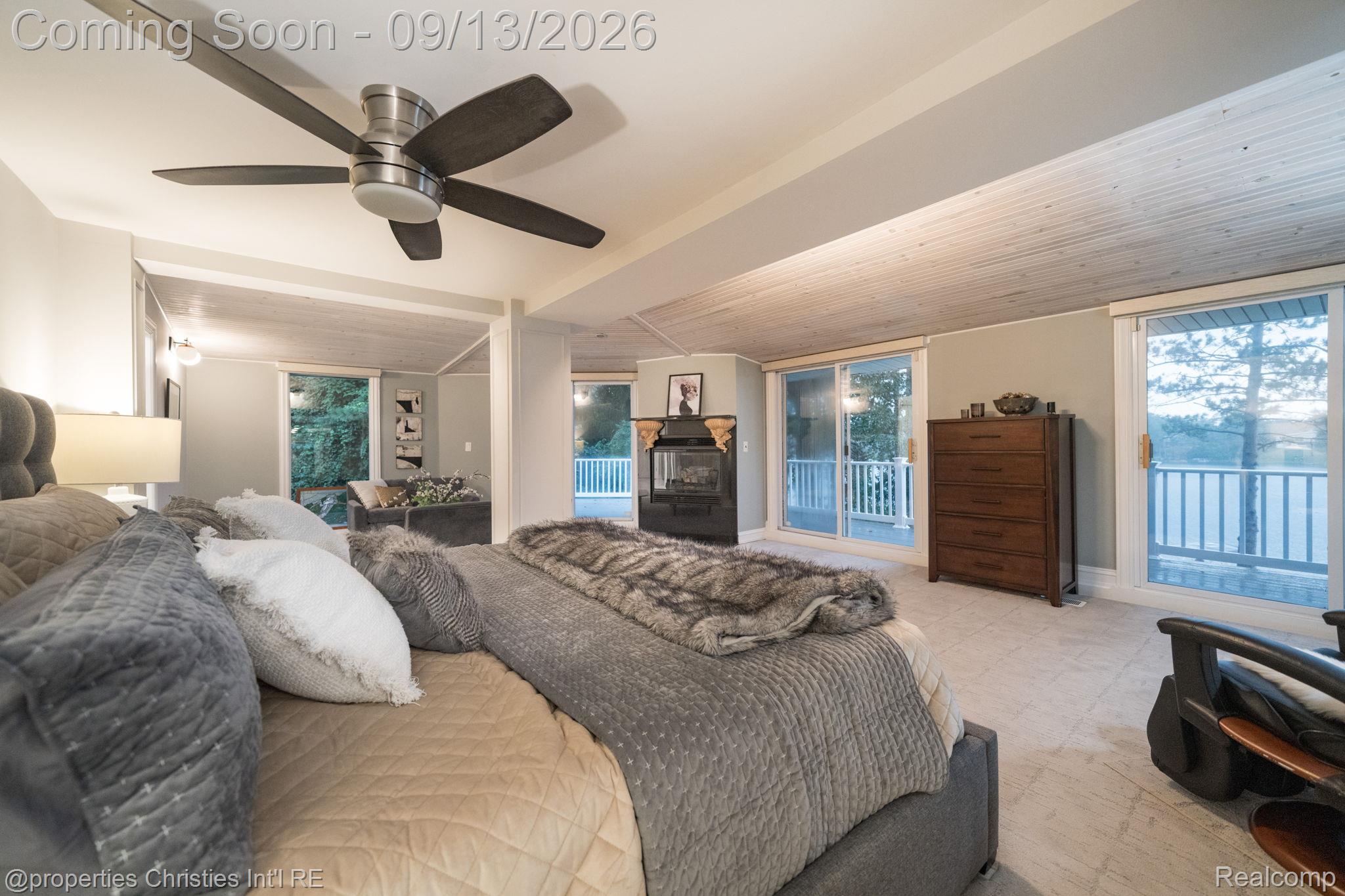 900 Indianwood Road