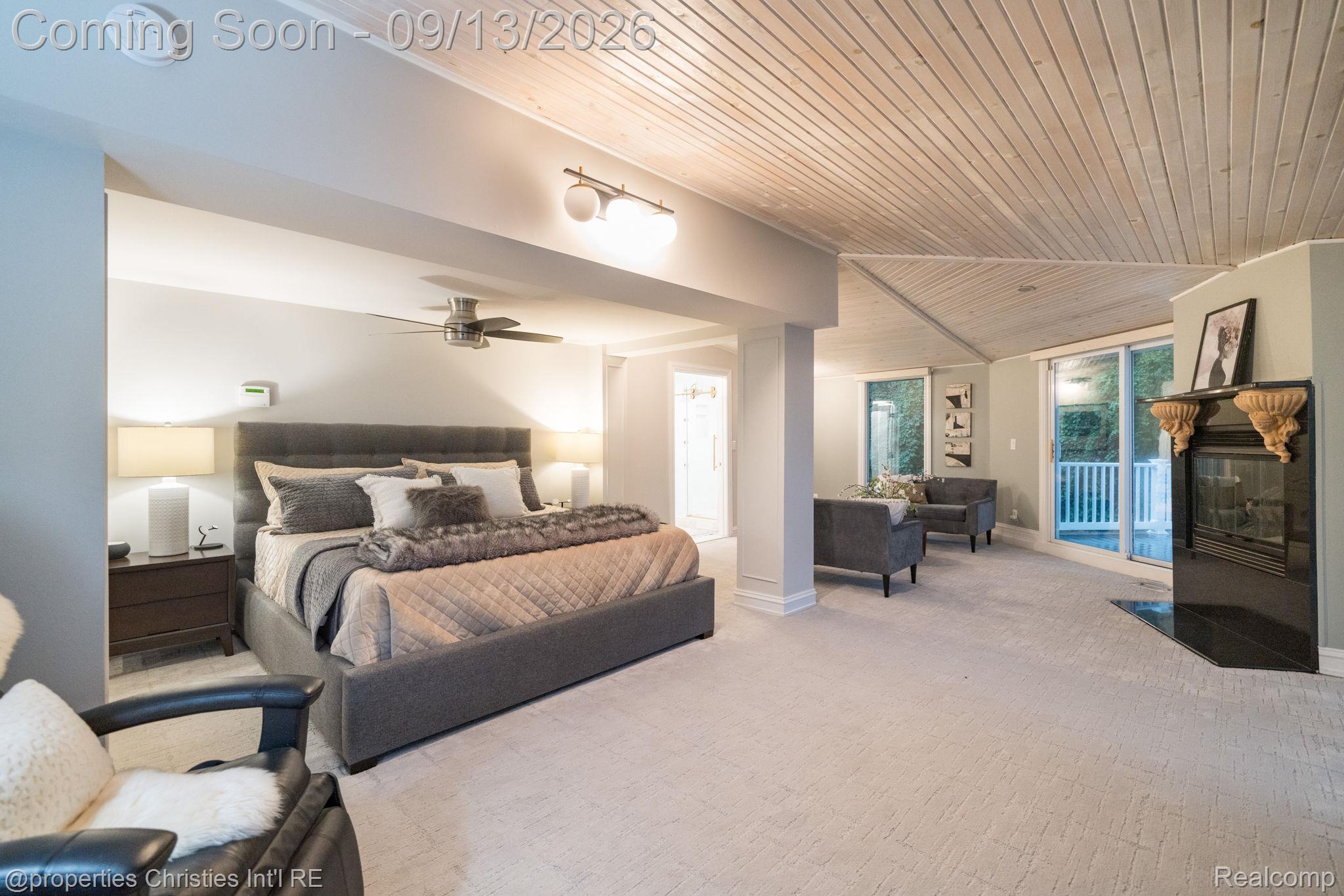 900 Indianwood Road
