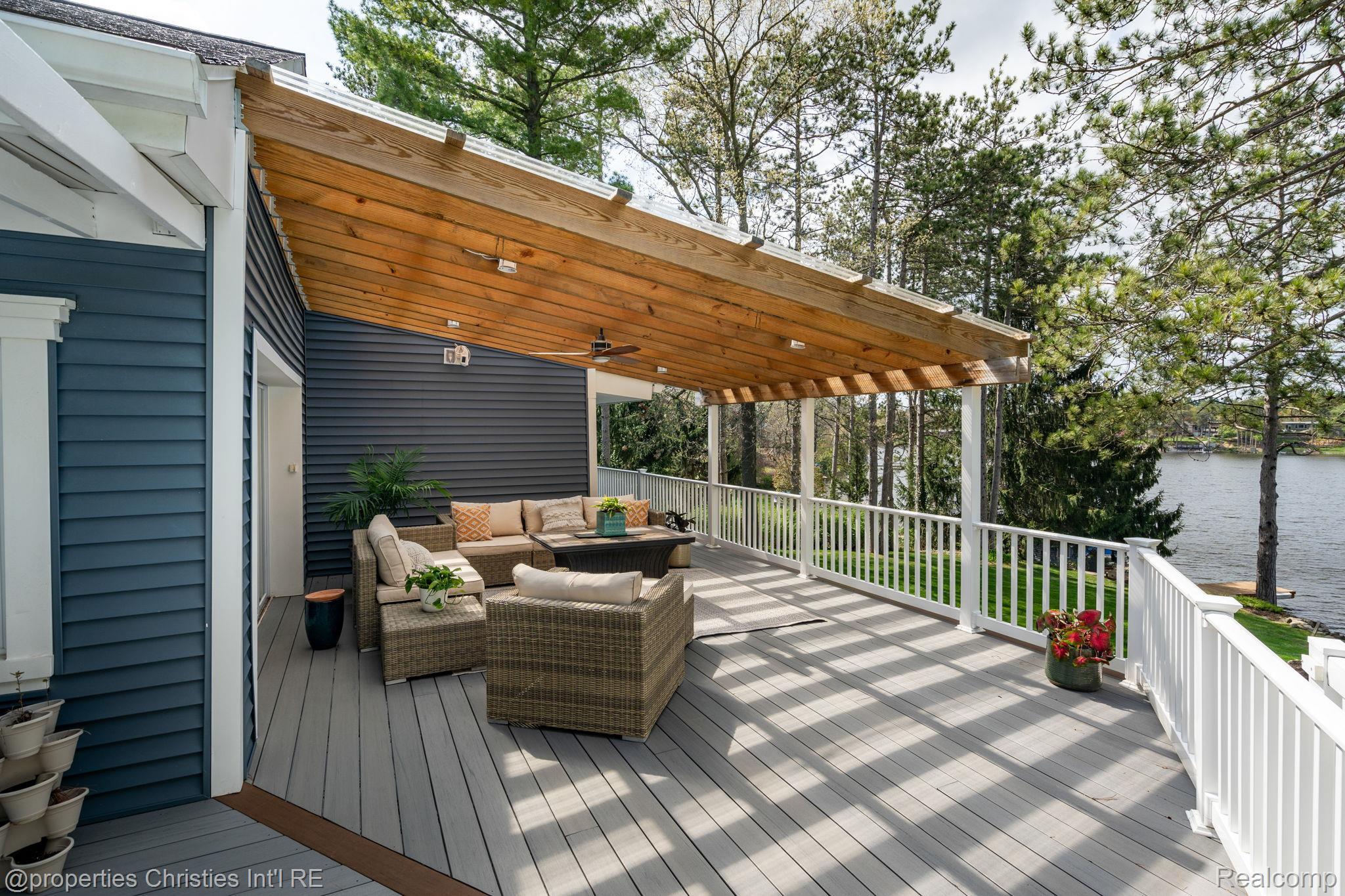 900 Indianwood Road