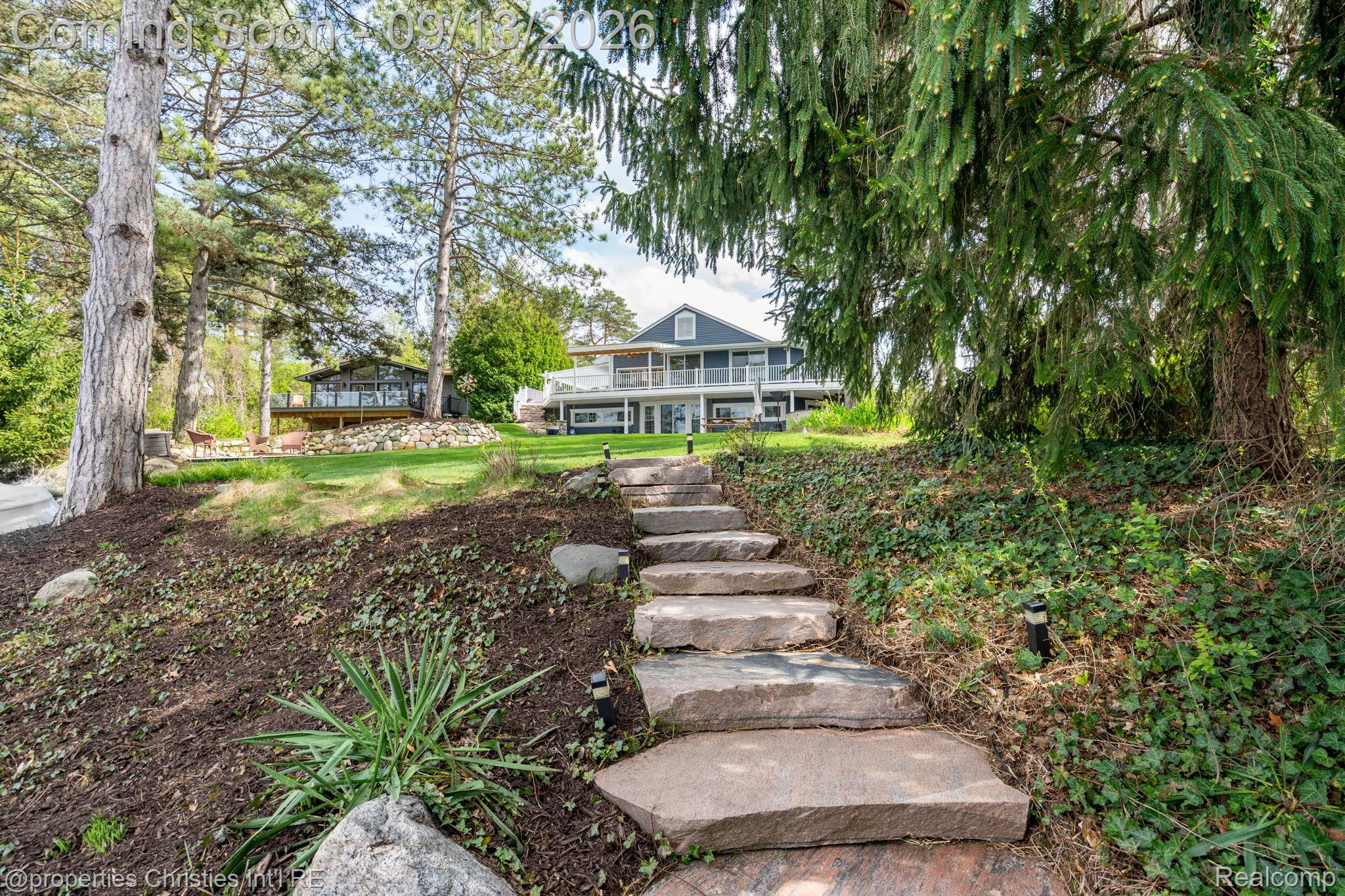 900 Indianwood Road