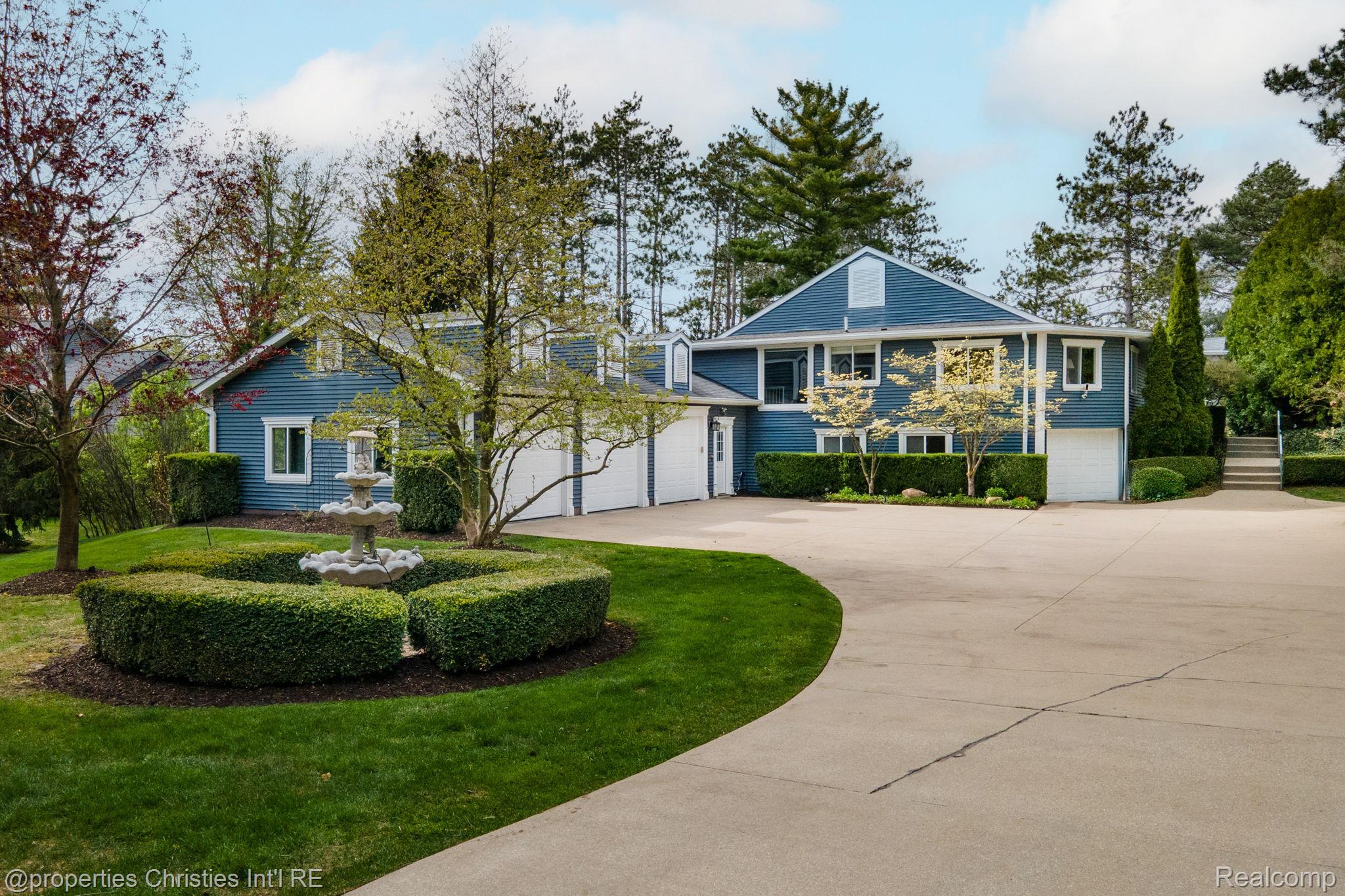 900 Indianwood Road