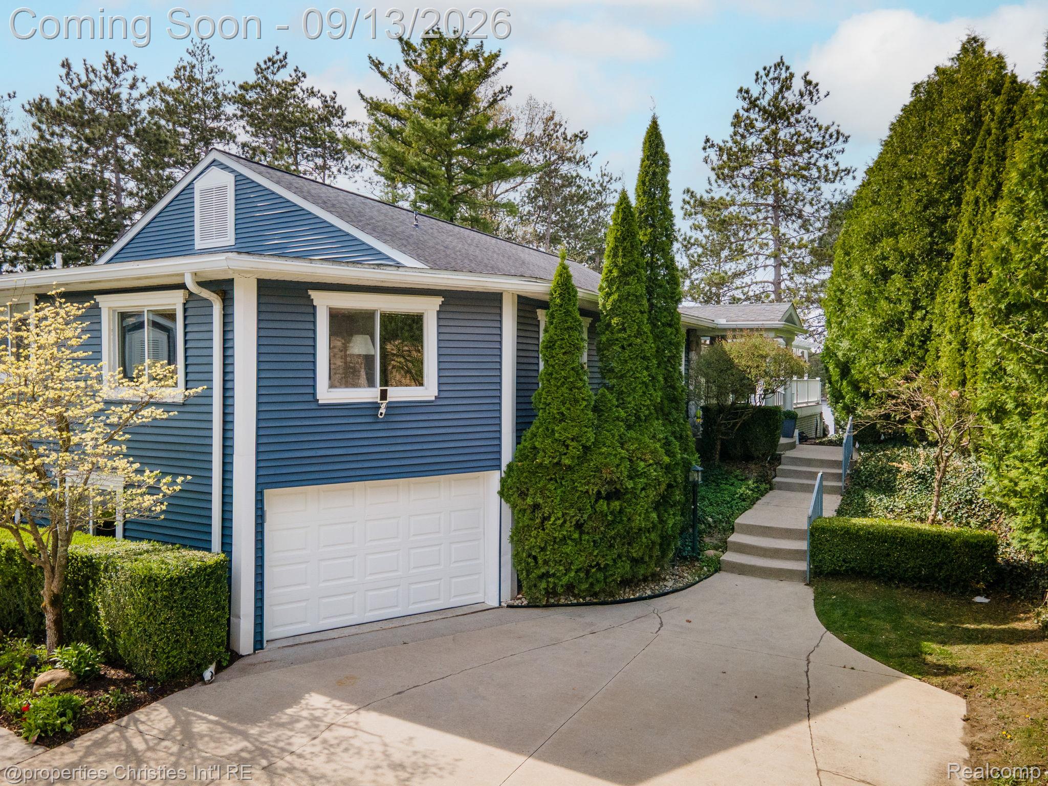 900 Indianwood Road