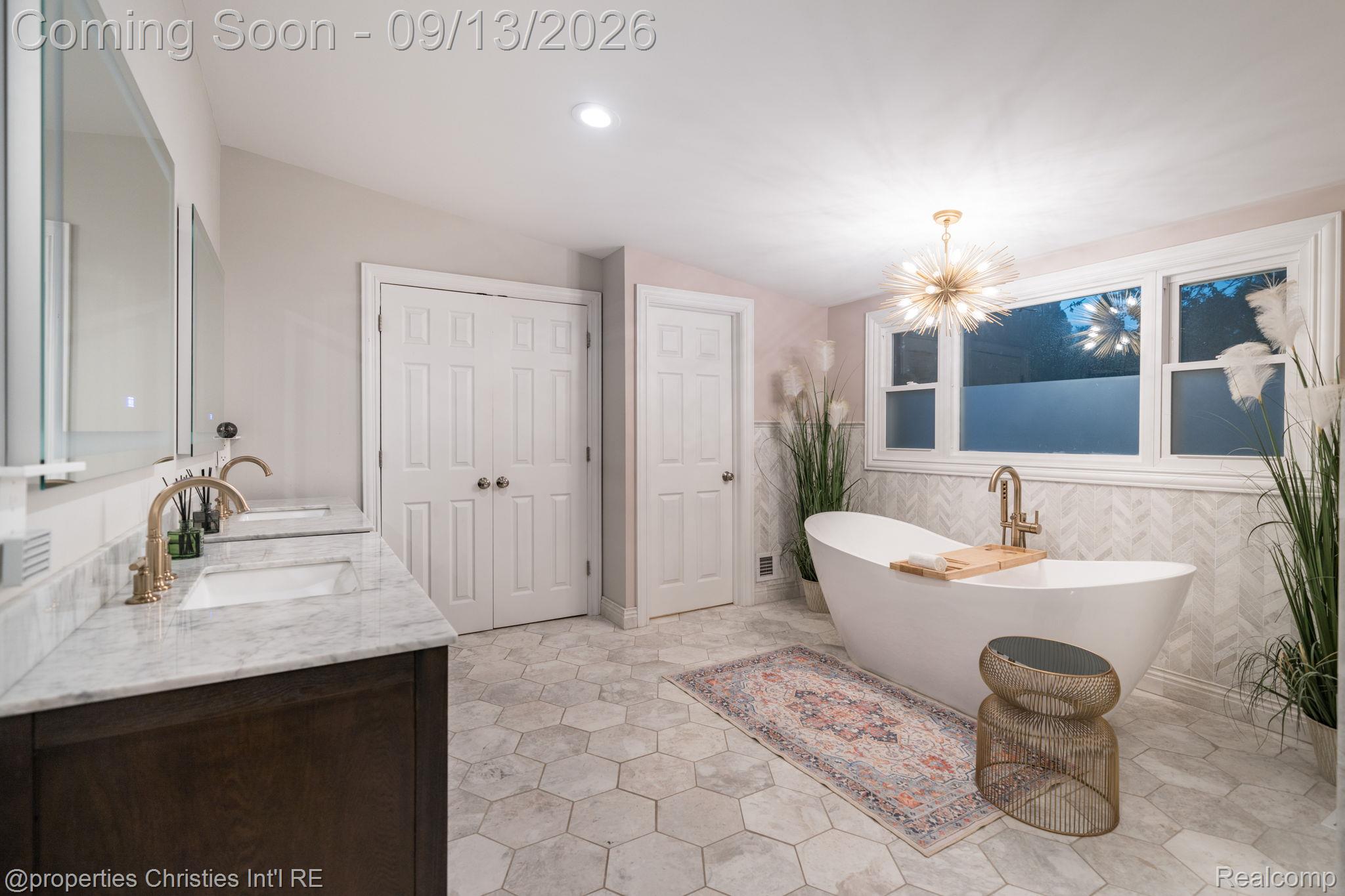 900 Indianwood Road