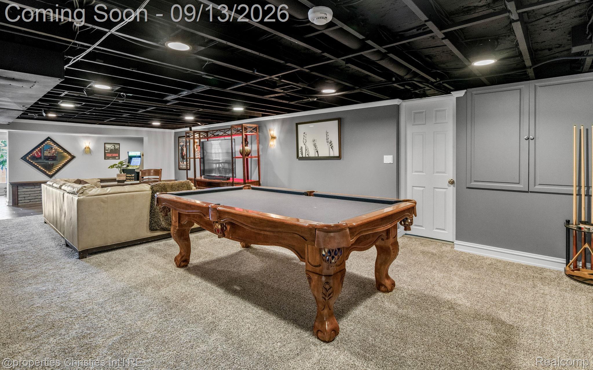 900 Indianwood Road