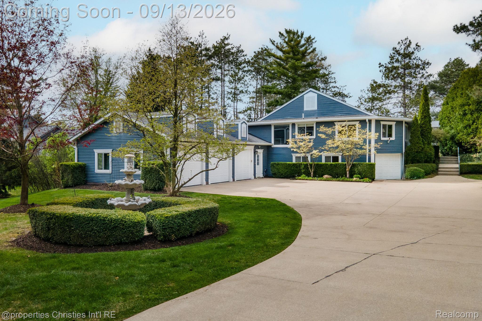 900 Indianwood Road