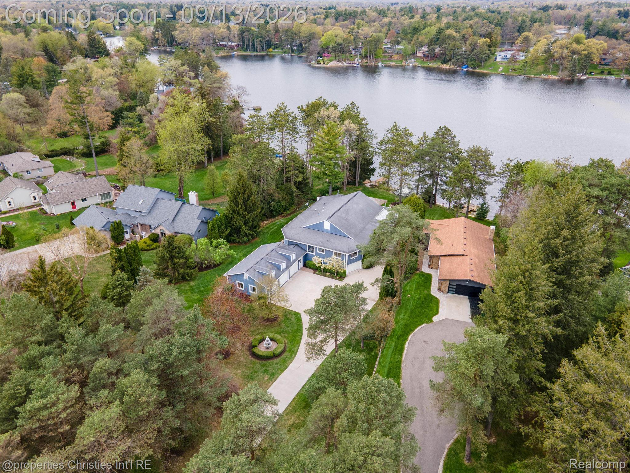 900 Indianwood Road