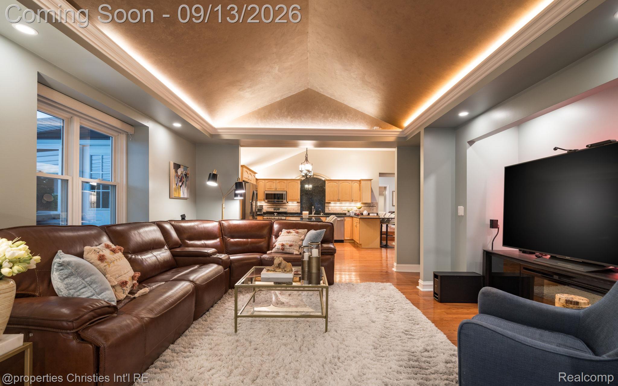 900 Indianwood Road