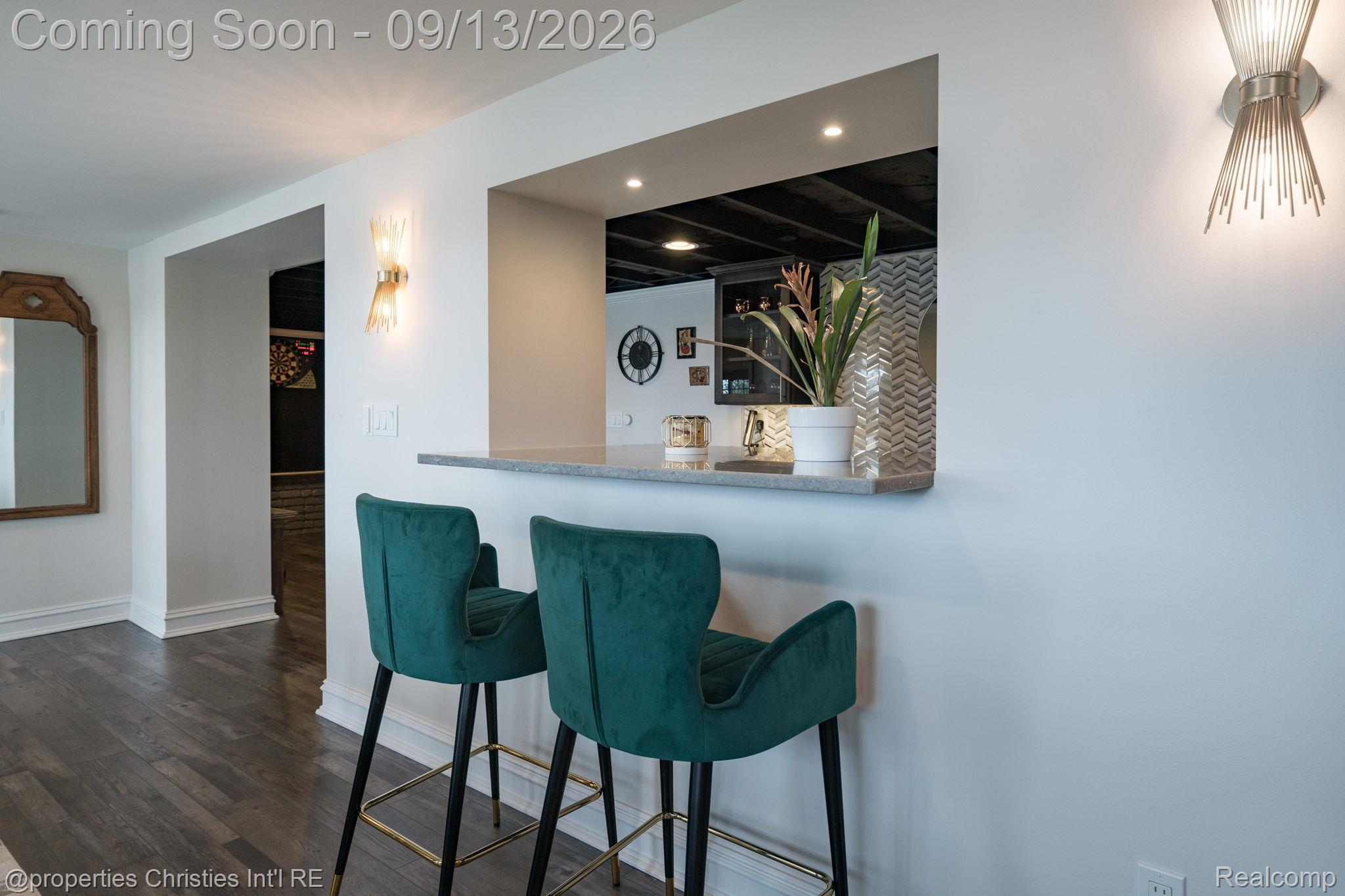 900 Indianwood Road