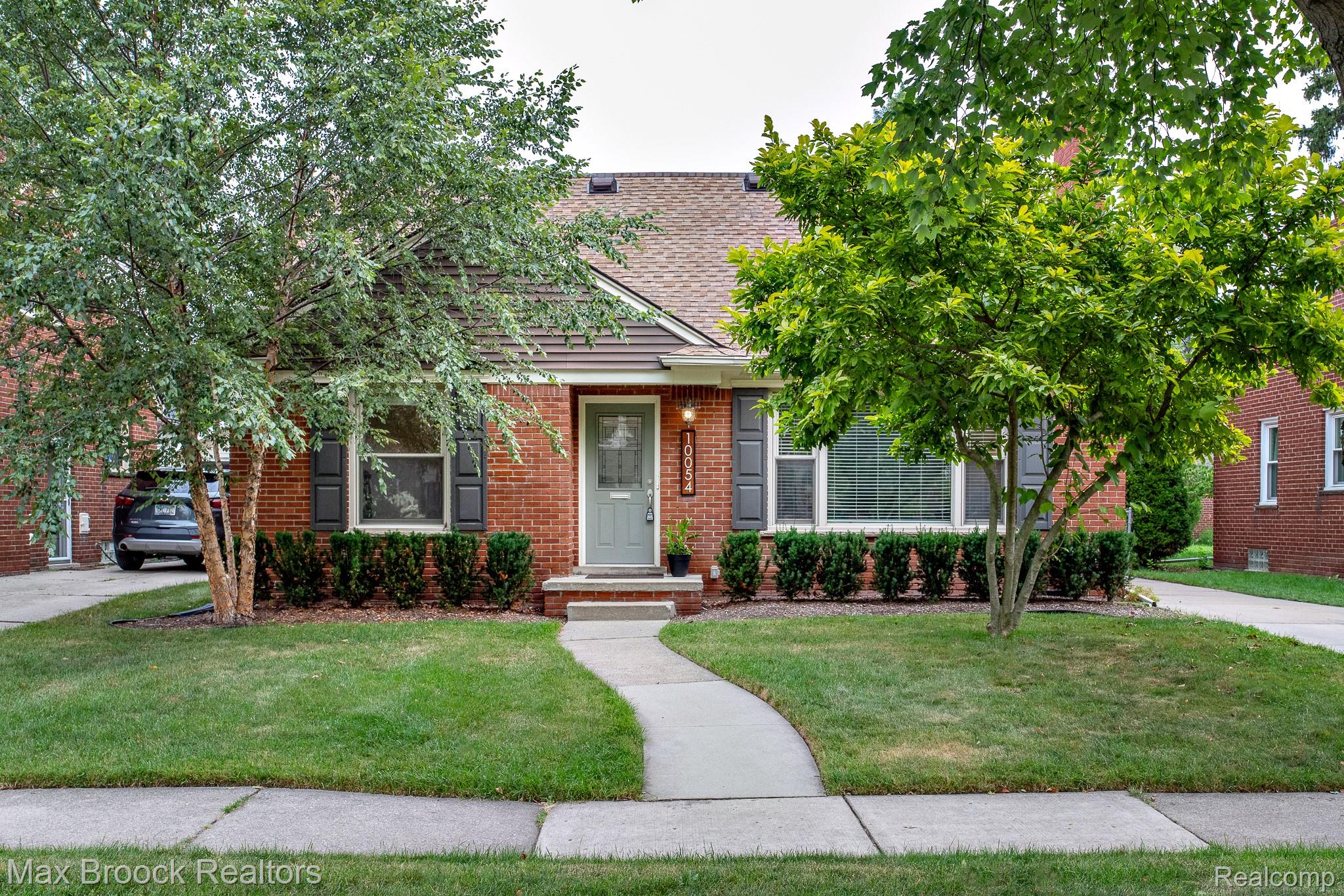 10054 Lincoln Drive