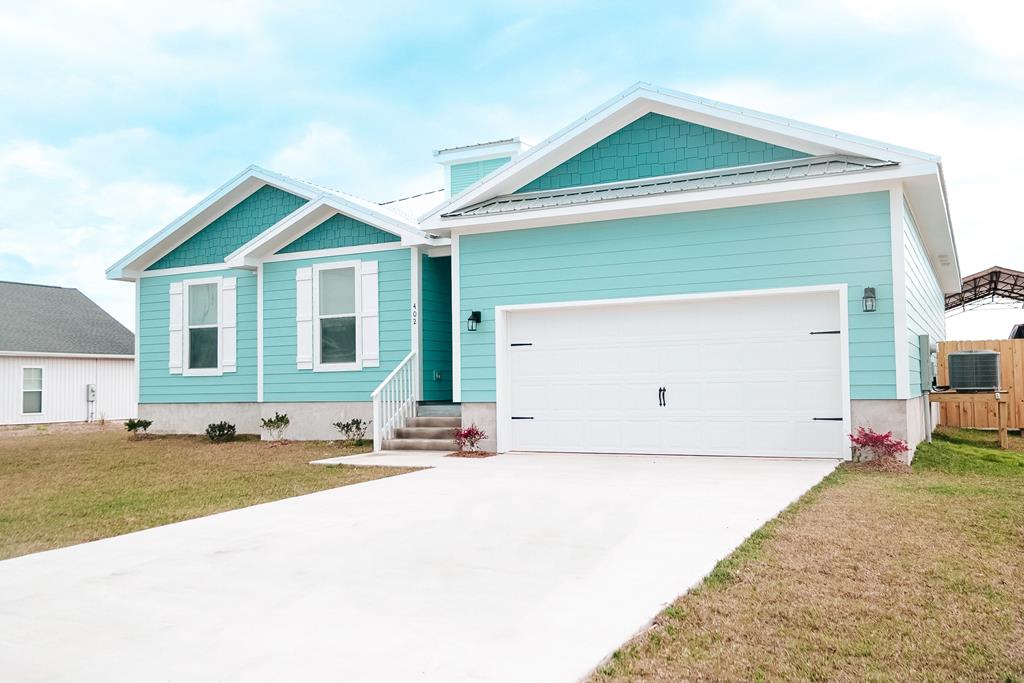 402 California Dr, 32456