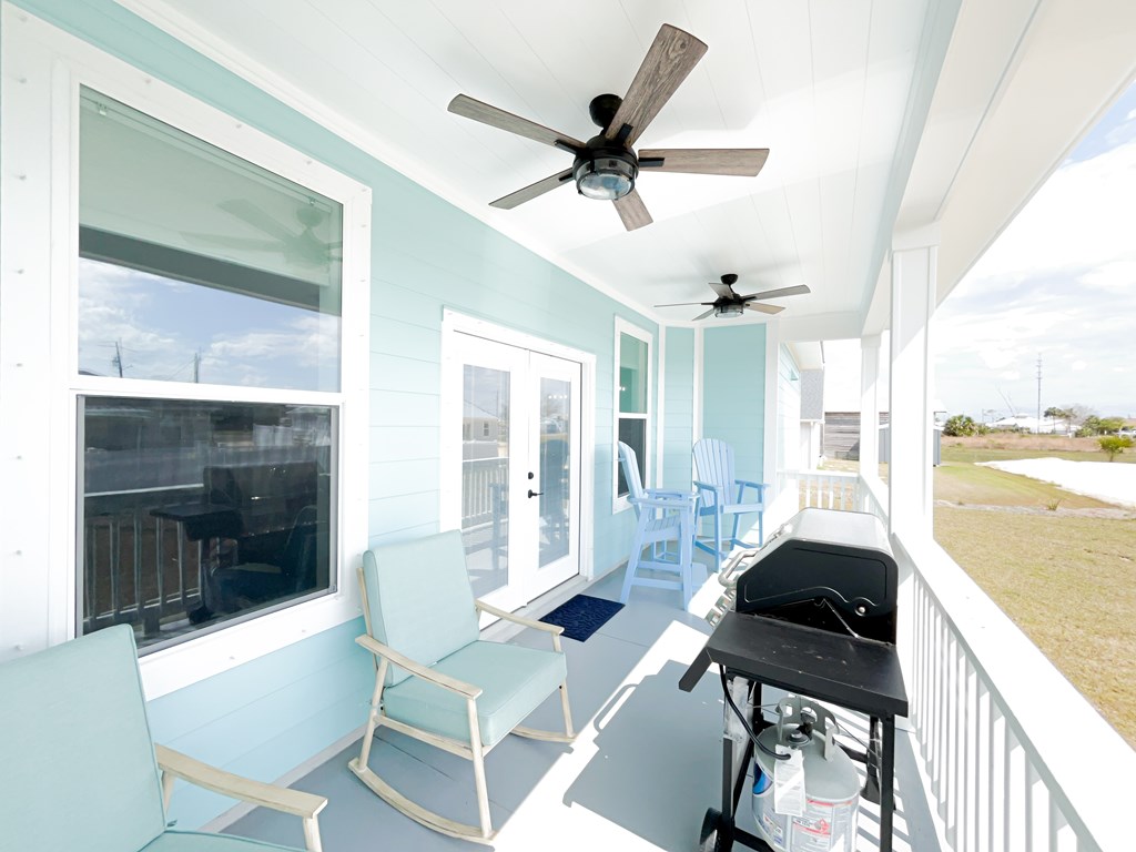 402 California Dr, 32456