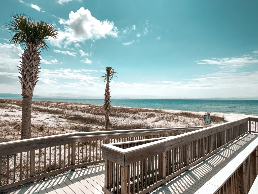 402 California Dr, 32456