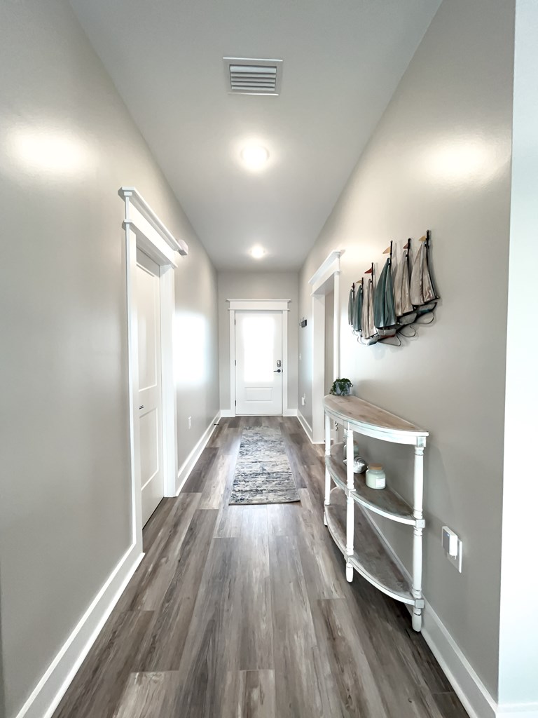 402 California Dr, 32456