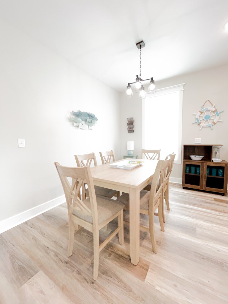 402 California Dr, 32456